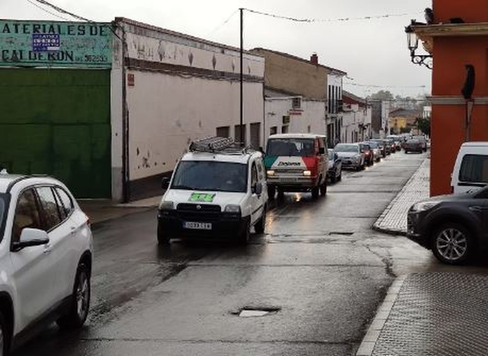 La caravana reivindicativa recorre Peñarroya-Pueblonuevo.