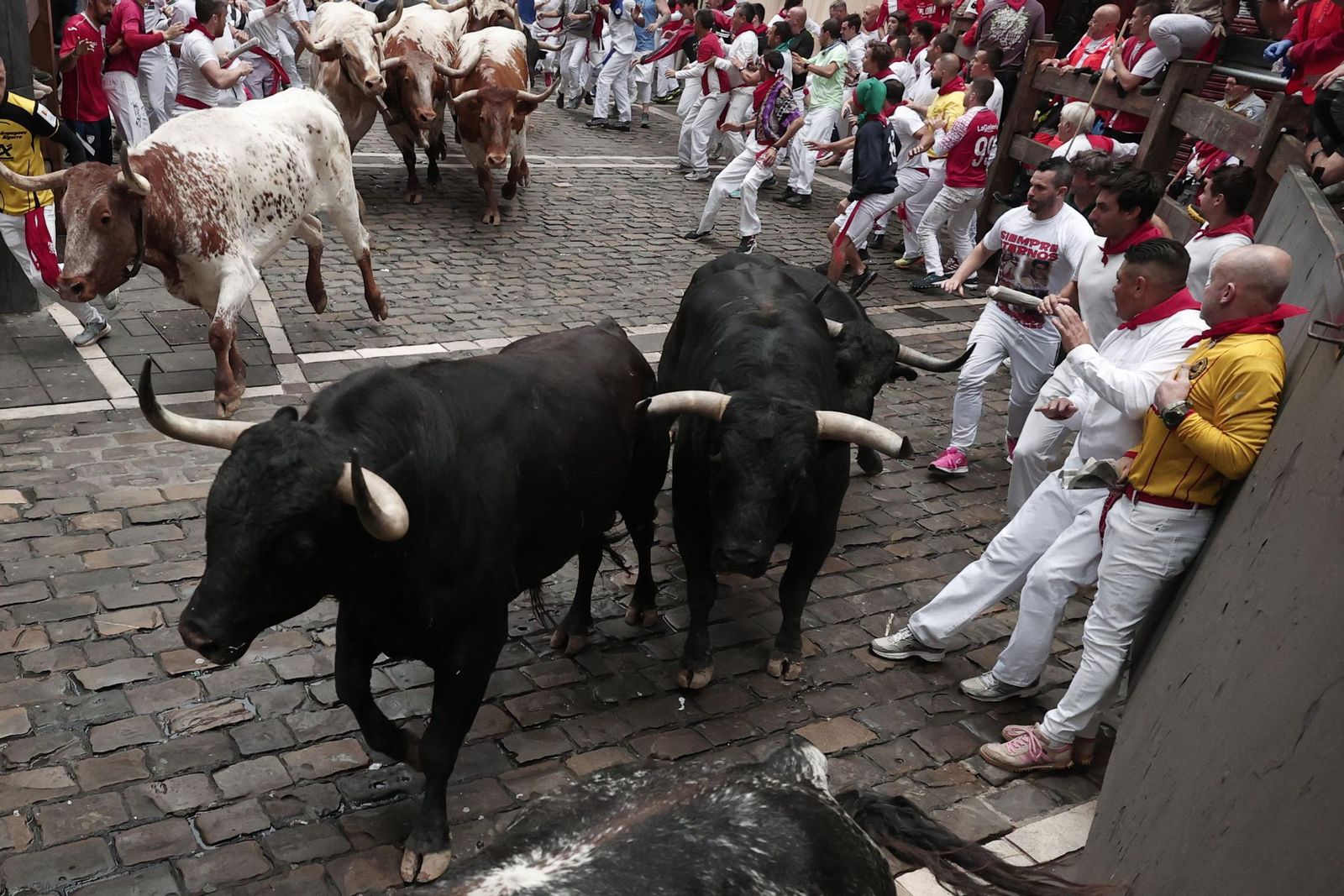 Las imágenes del encierro de los toros de Victoriano del Río en los sanfermines 2024