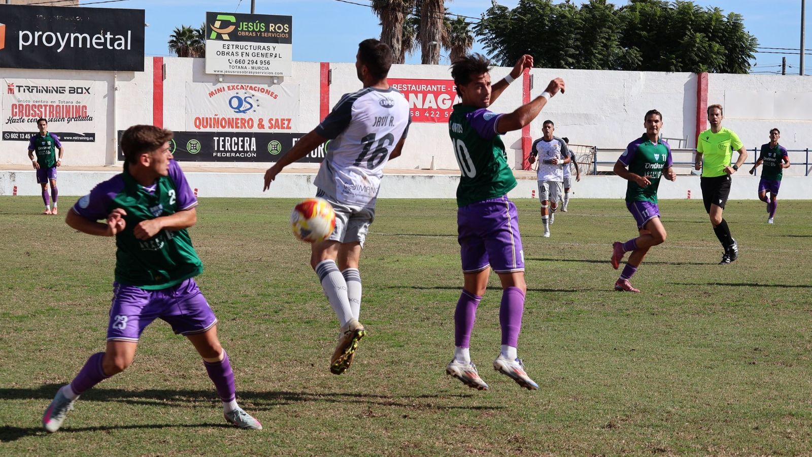 Javi Rodríguez ocupó el lateral derecho ante la ausencia de Ricky.