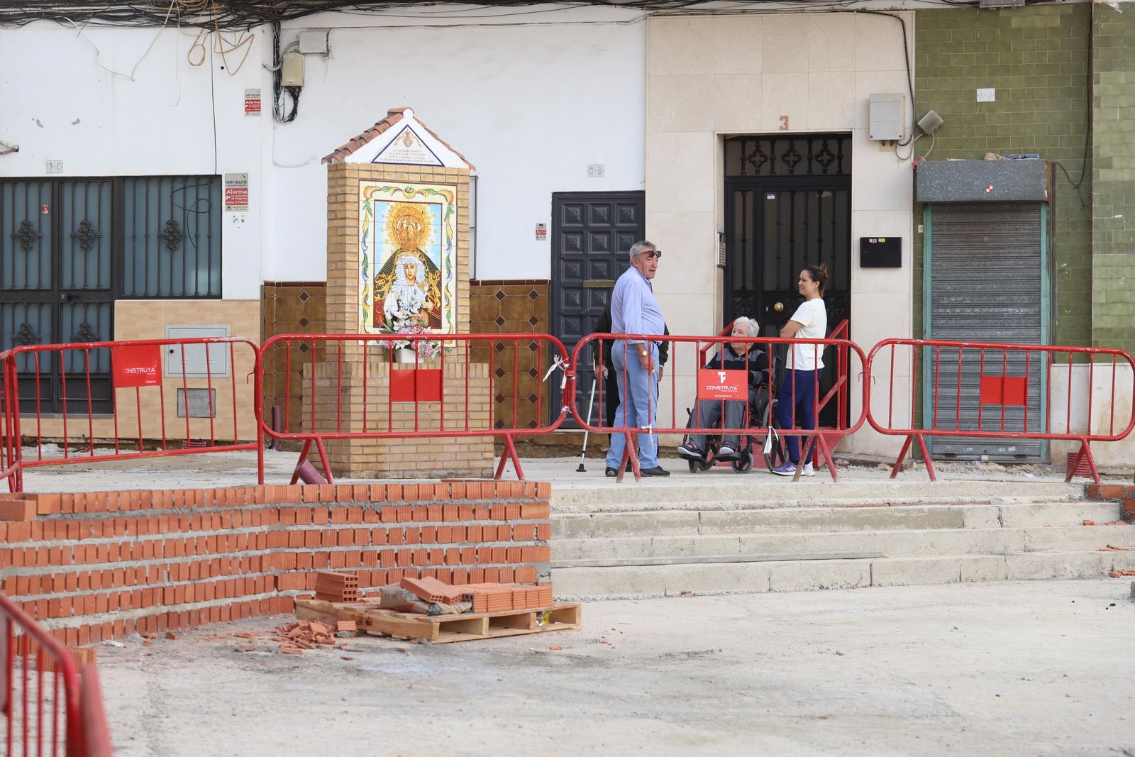 Las obras de peatonalización de la Plaza de Los Dolores, en imágenes