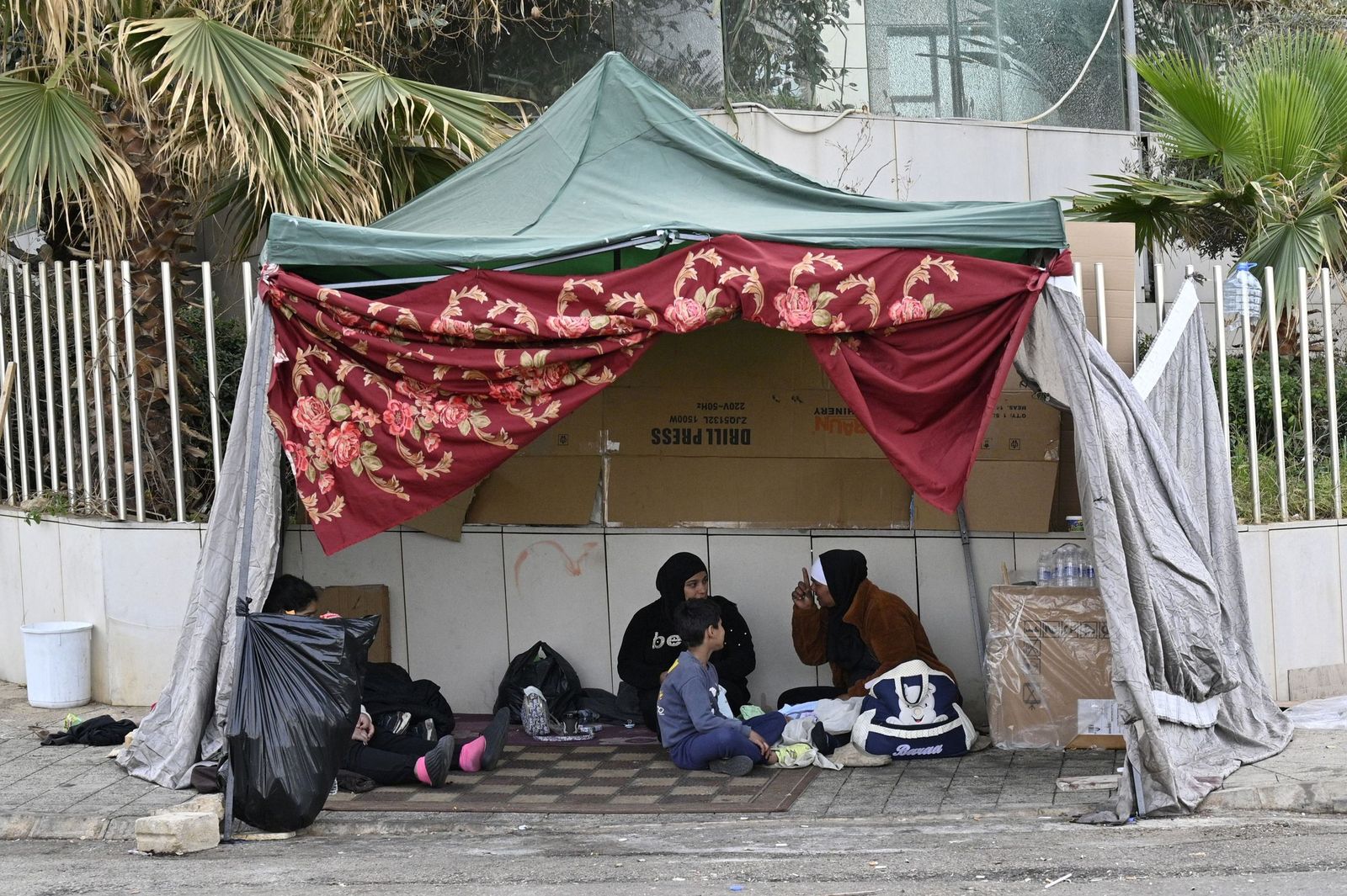 Desplazados por los bombardeos israelíes en Beirut.
