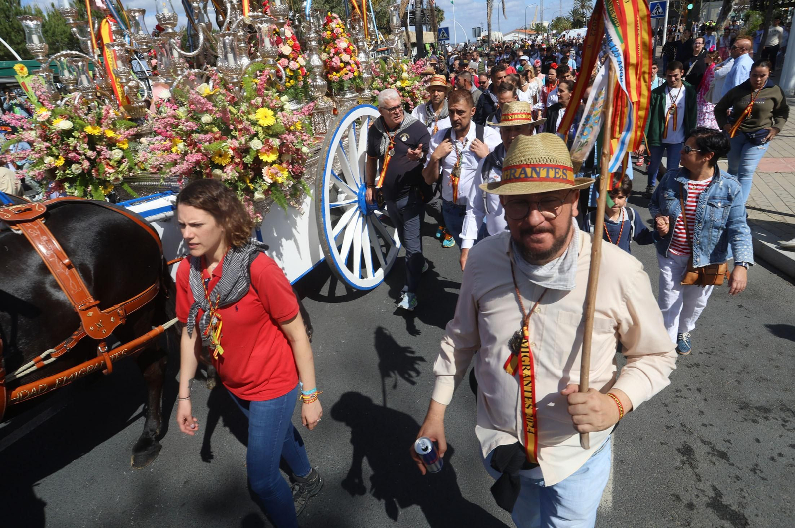 Las mejores imágenes de los peregrinos en la salida de Emigrantes
