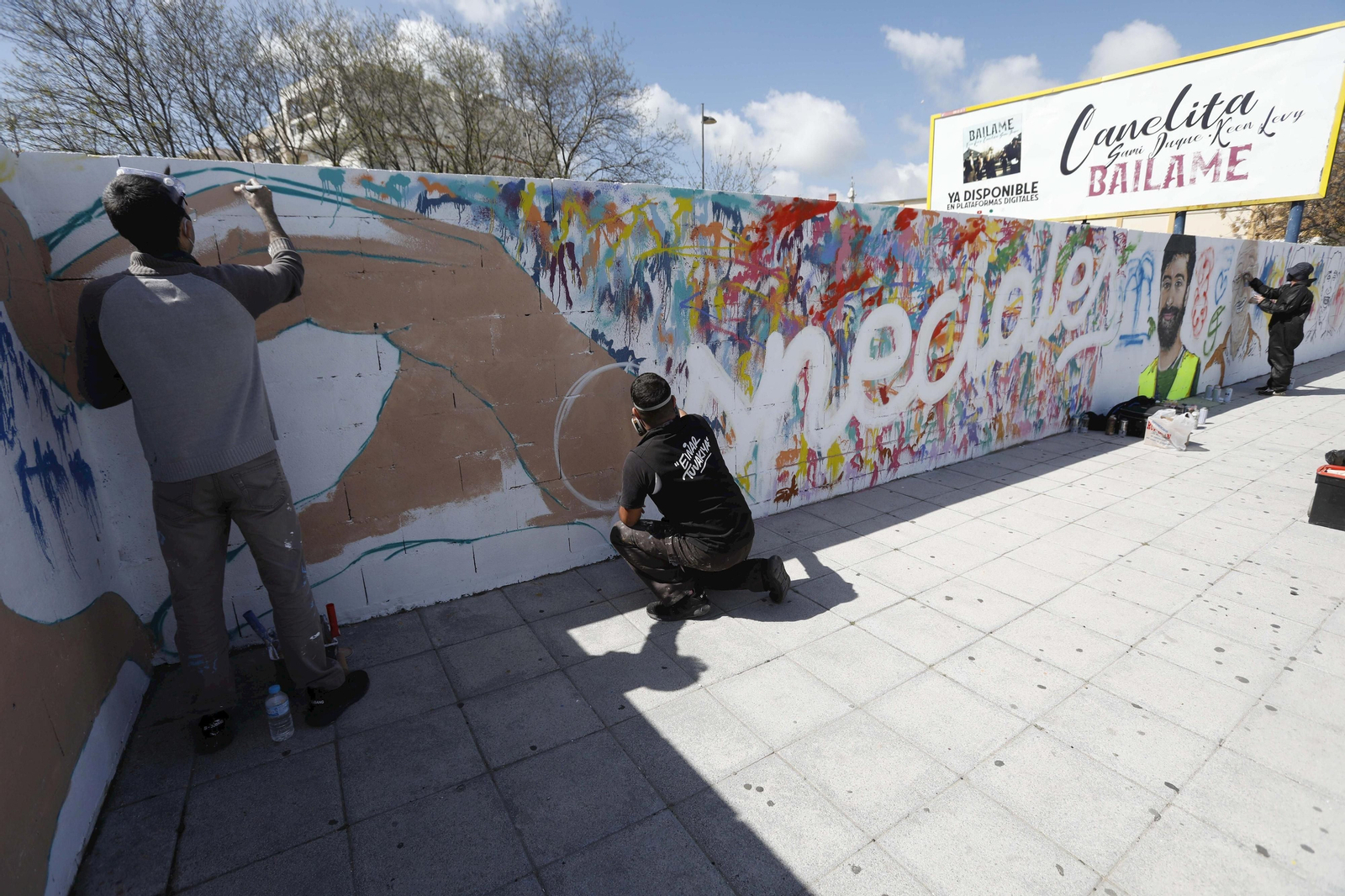 Fotos del mural de agradecimiento a los colectivos de primera línea ante el Covid en Algeciras