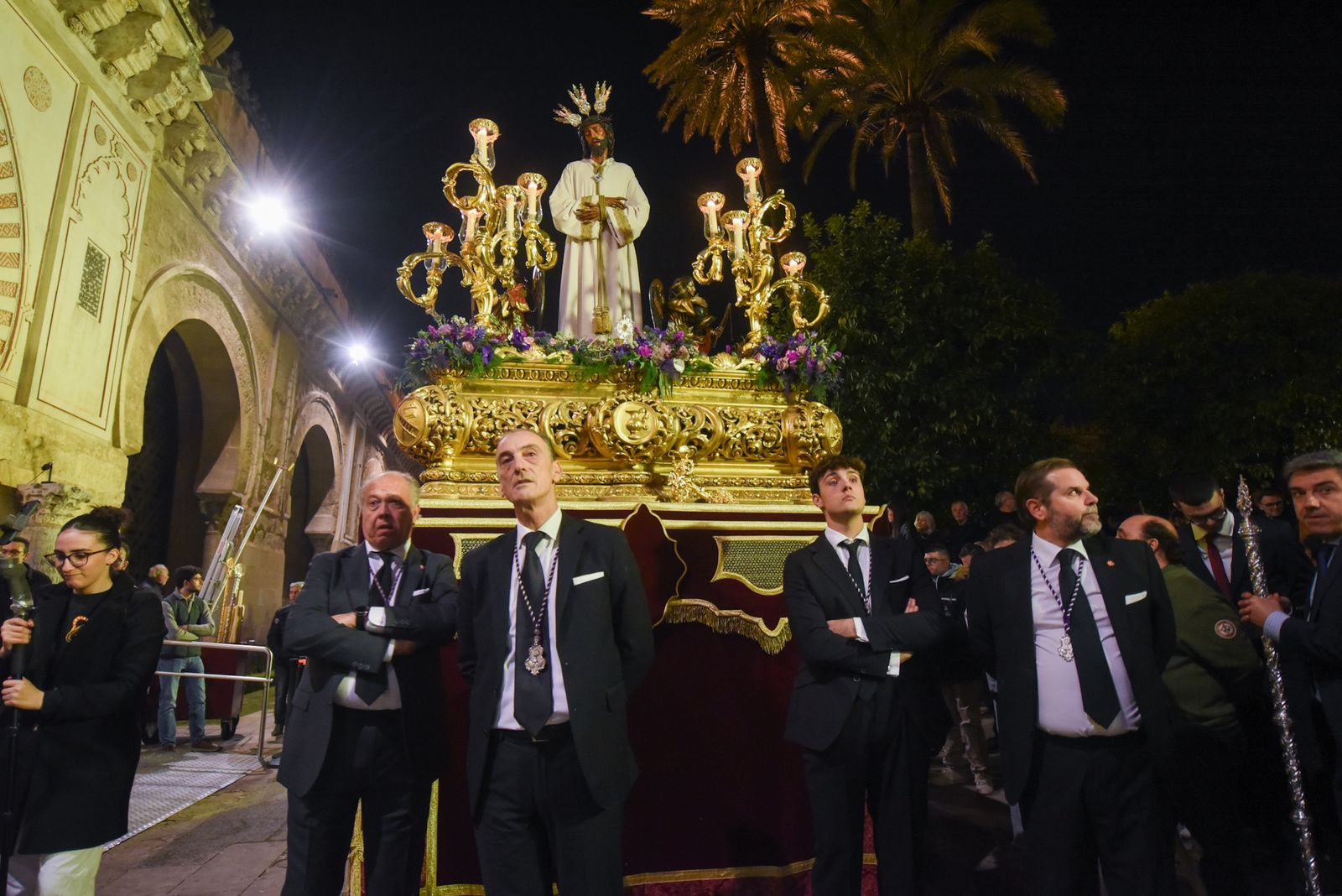 El Vía Crucis de las Cofradía con el Señor de la Sangre, en imágenes