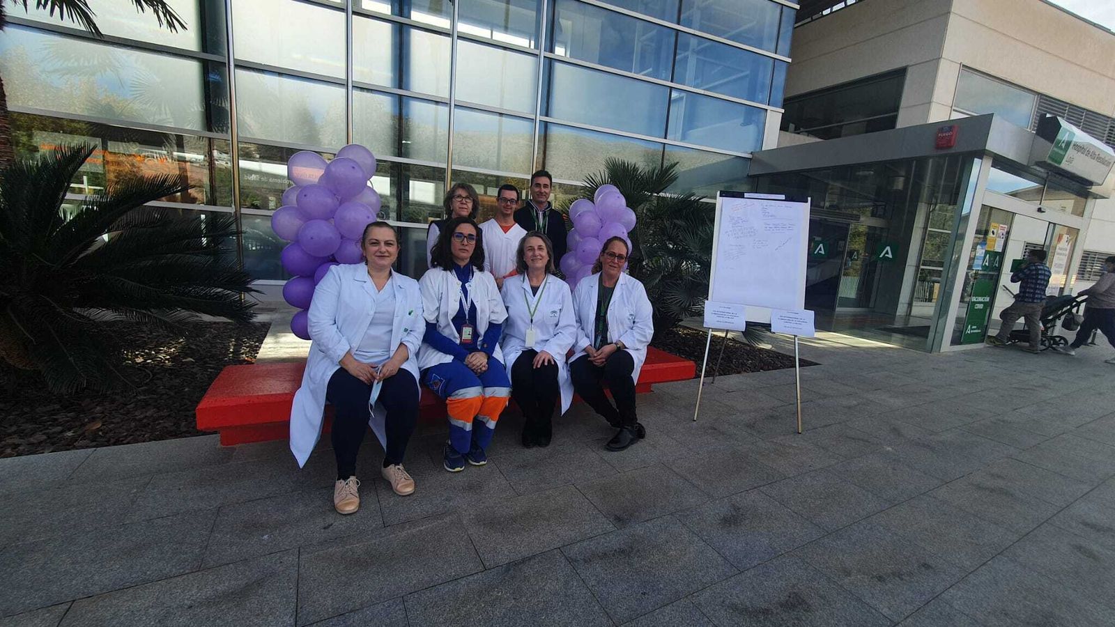 El Clínico San Cecilio de Granada celebra una jornada de concienciación contra la violencia de género para los sanitarios