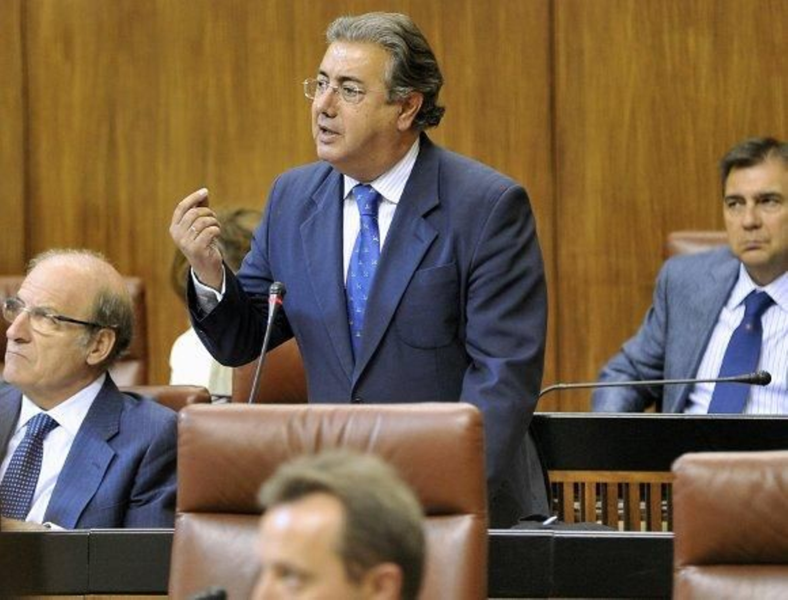 Zoido estudiará la propuesta de un canon por circular en el centro como "cualquier otra sugerencia"