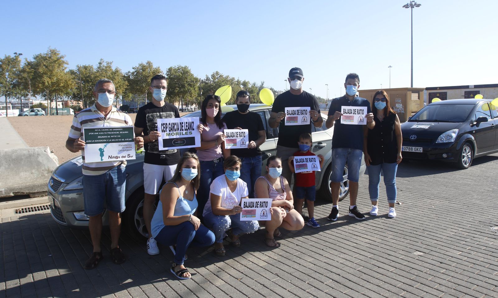 La caravana por una vuelta al cole segura en Córdoba, en fotos
