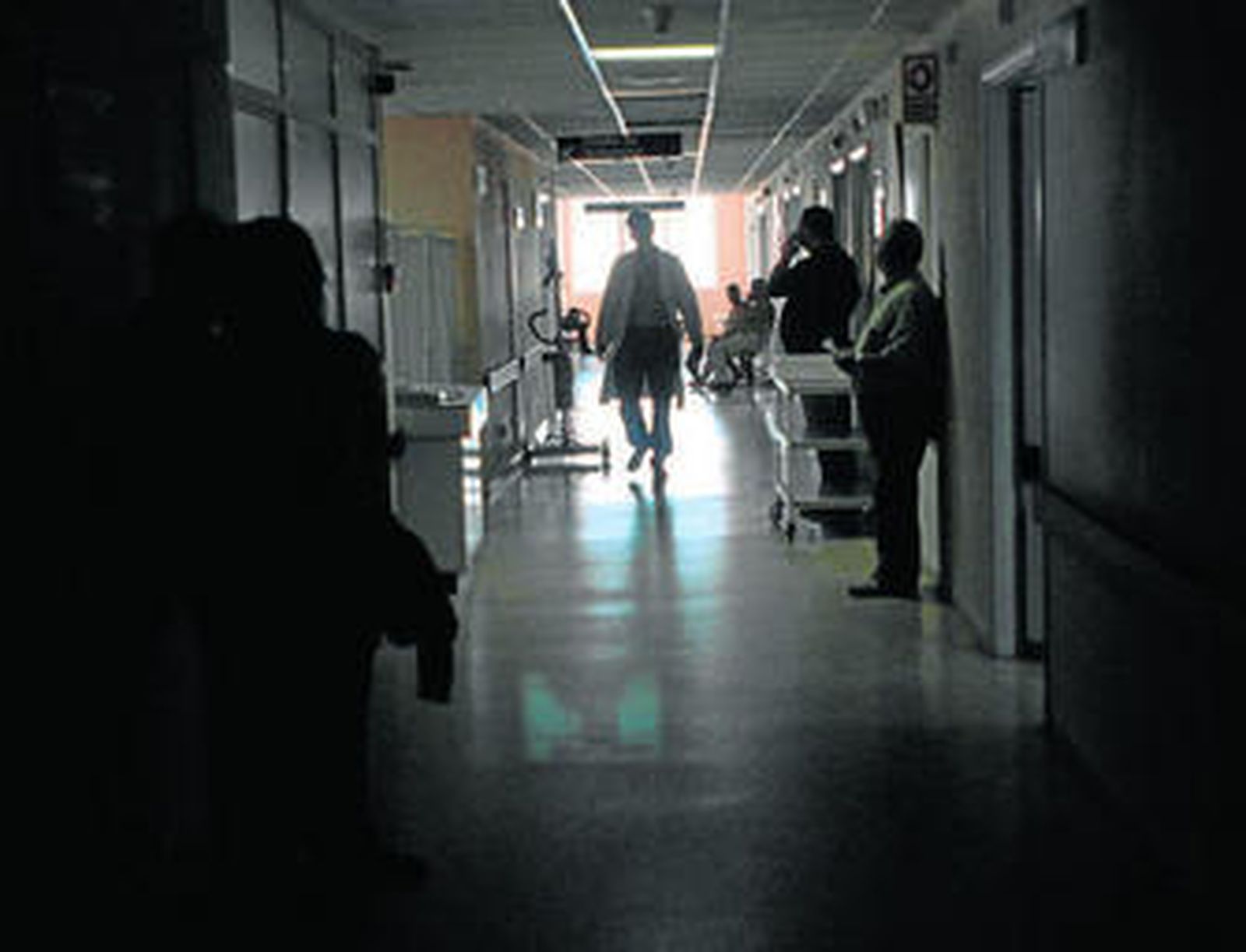 Uno de los pasillos del hospital Puerta del Mar de Cádiz.