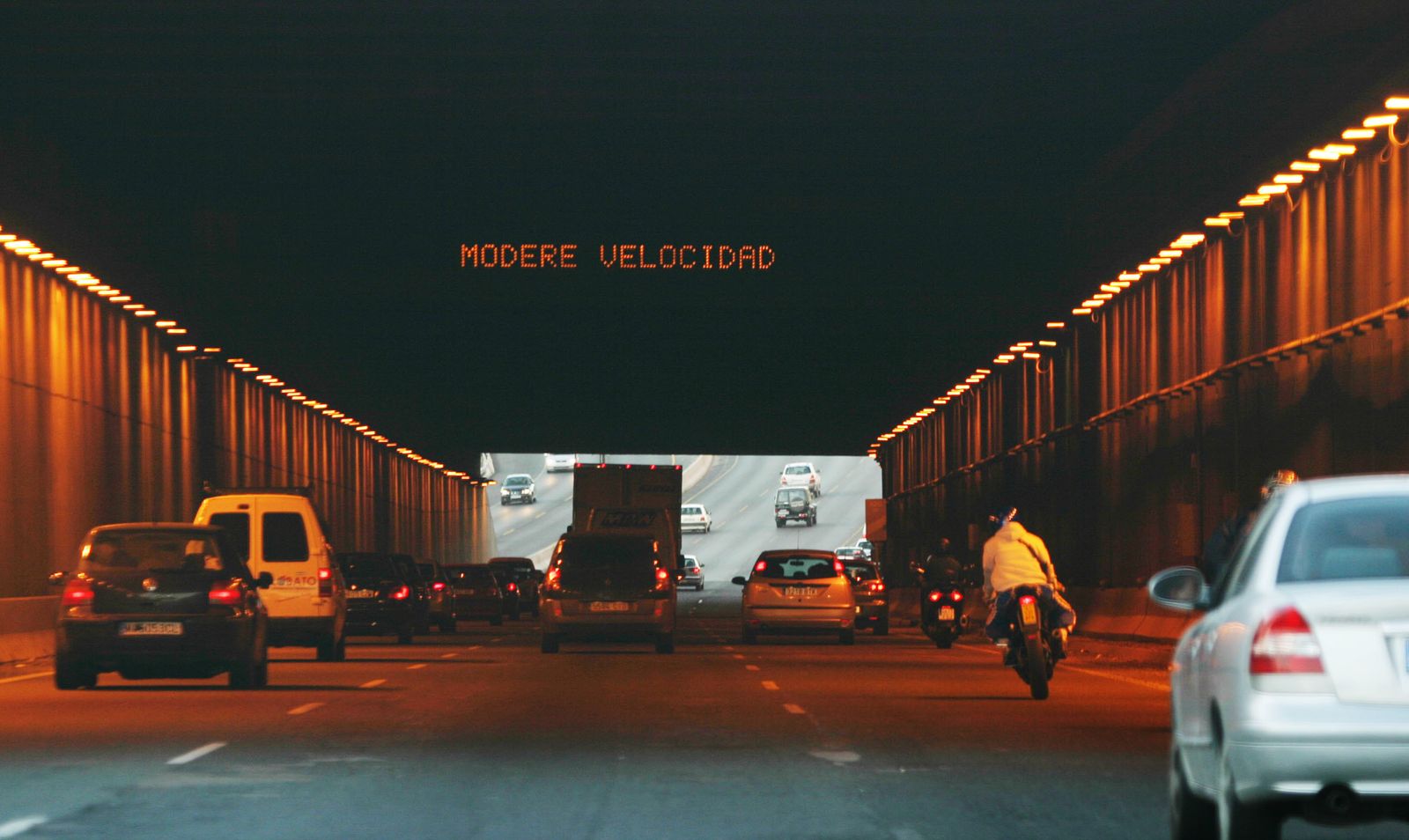 El falso túnel de Carlos Haya es un foco habitual de accidentes