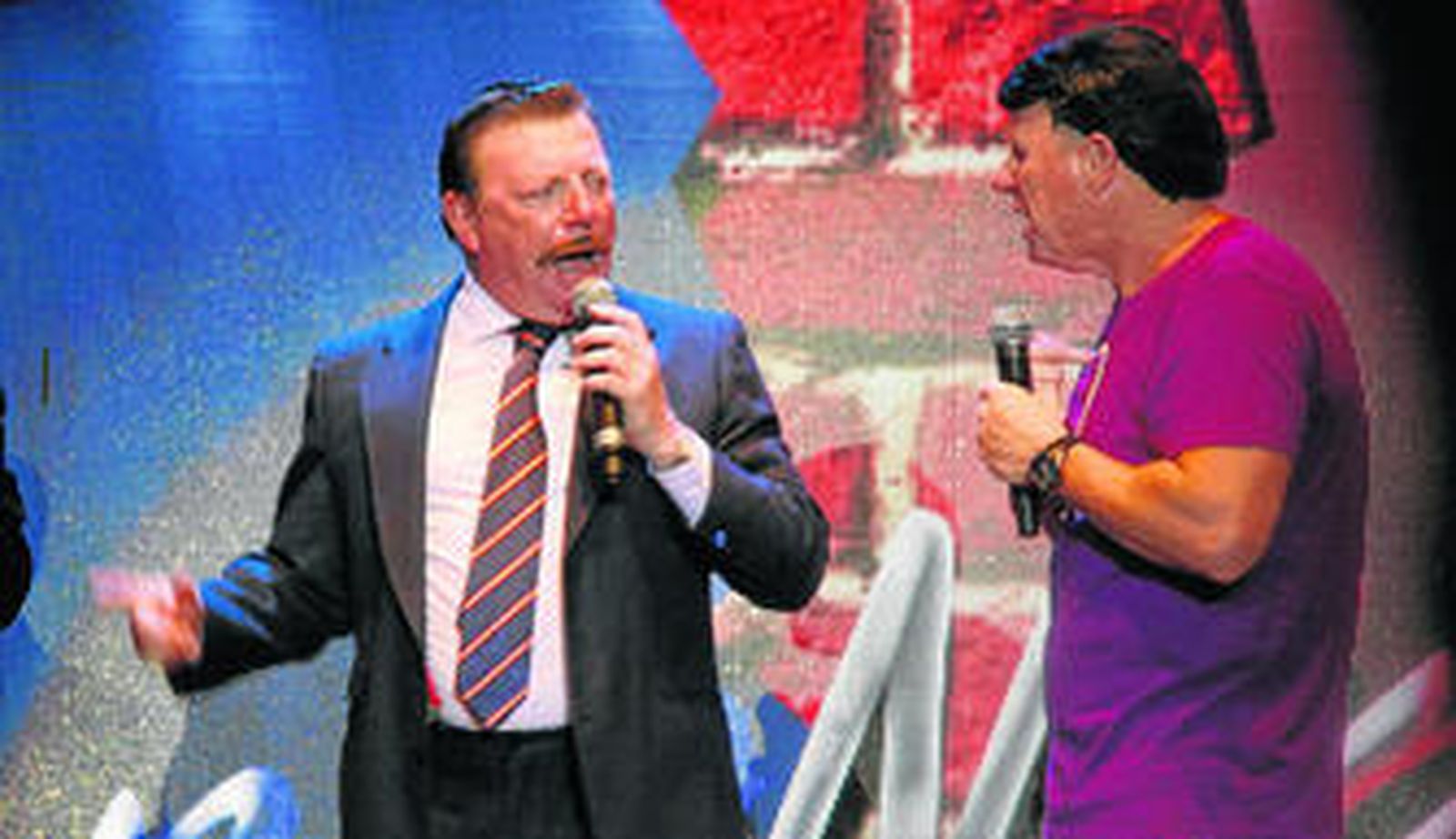 Jorge y César Cadaval de Los Morancos haciendo reír al público el jueves 18 en la Plaza de Toros de El Puerto.