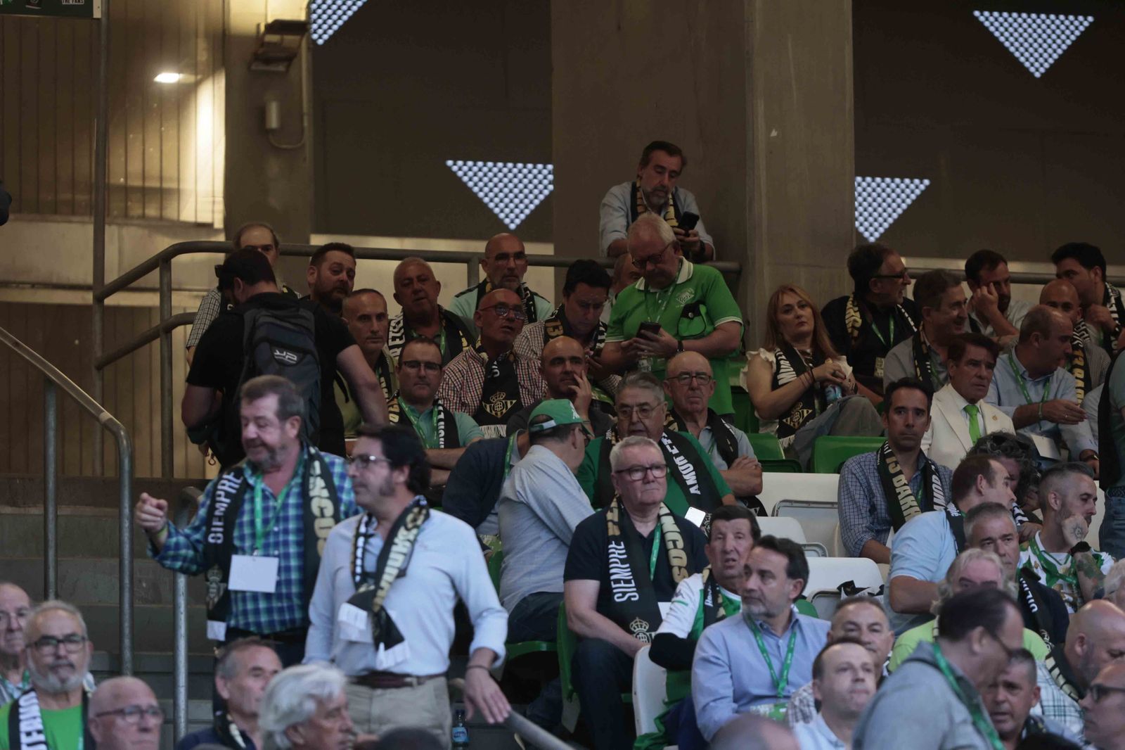 Búscate en el acto Siempre Verdiblancos