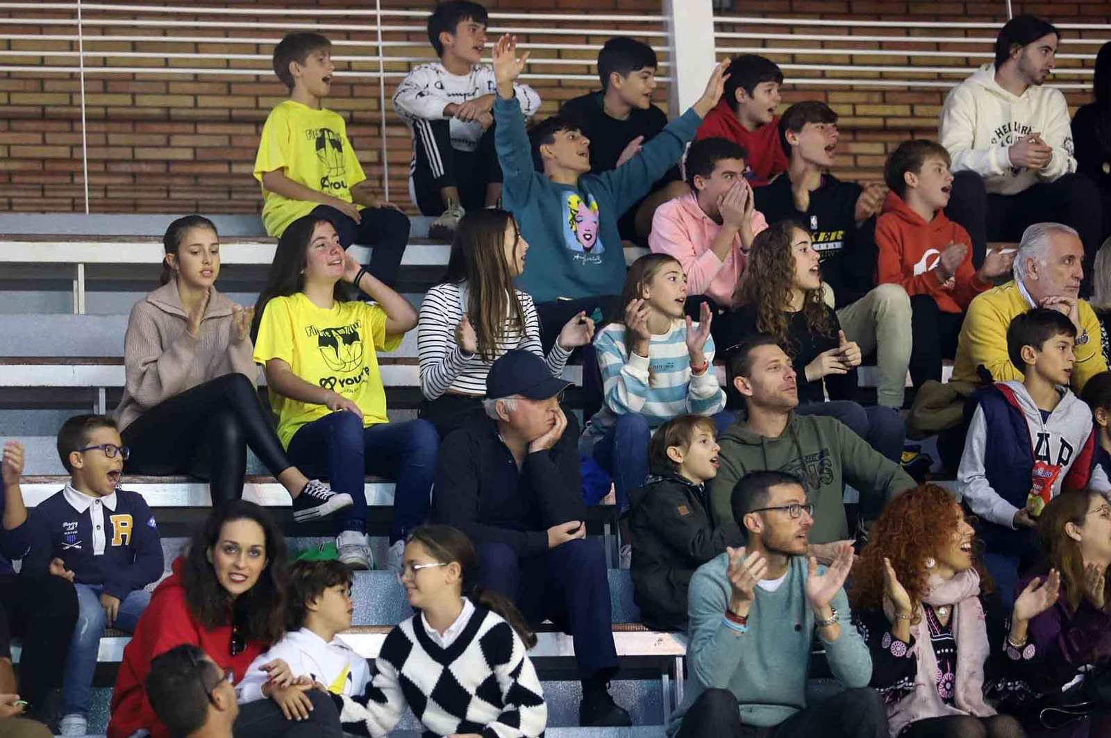 Gran ambiente en el partido de baloncesto Huelva Comercio-PMD Aljaraque