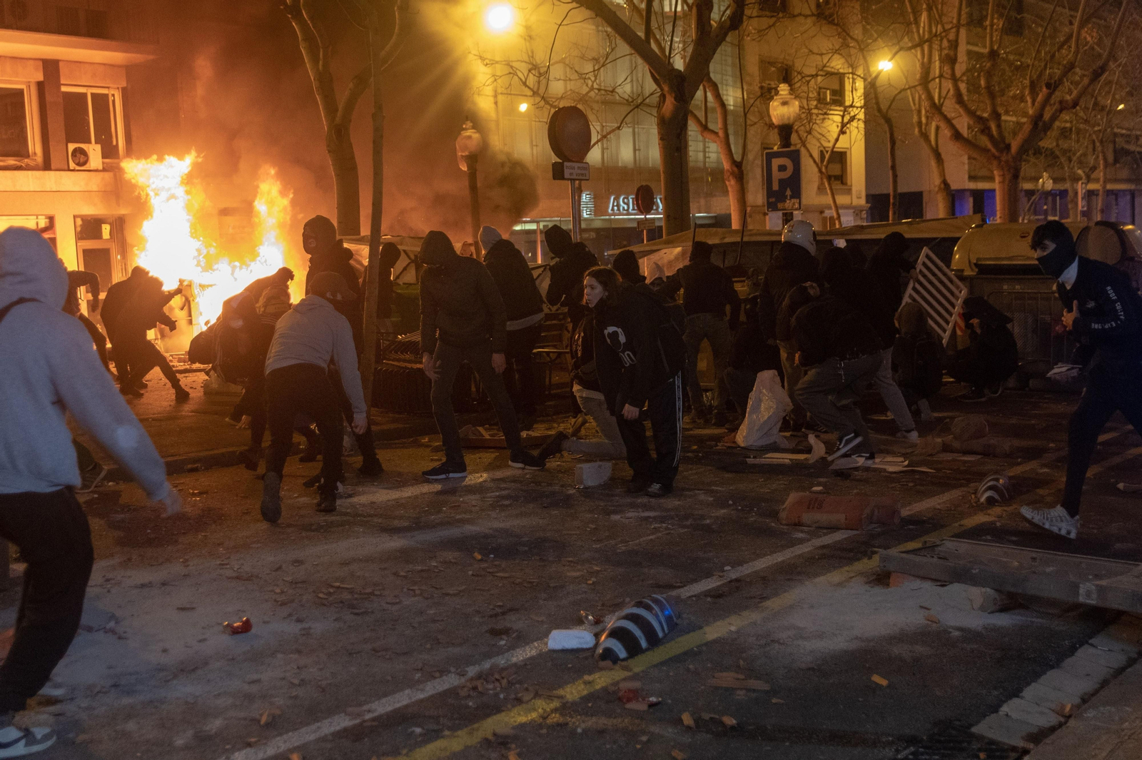 Las imágenes de los disturbios en Cataluña por el arresto de Pablo Hasel