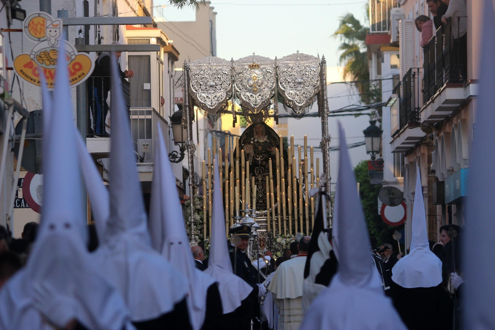 Las imágenes del Viernes Santo en Puerto Real 2023: Soledad