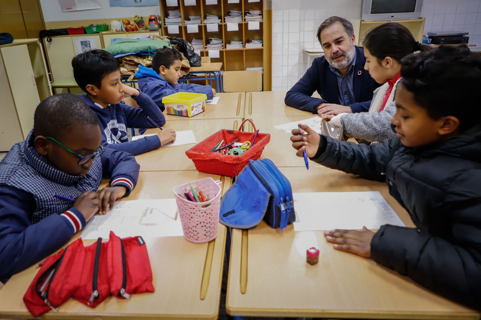 Jacobo Calvo, en la visita a una de las escuelas de Navidad este martes.