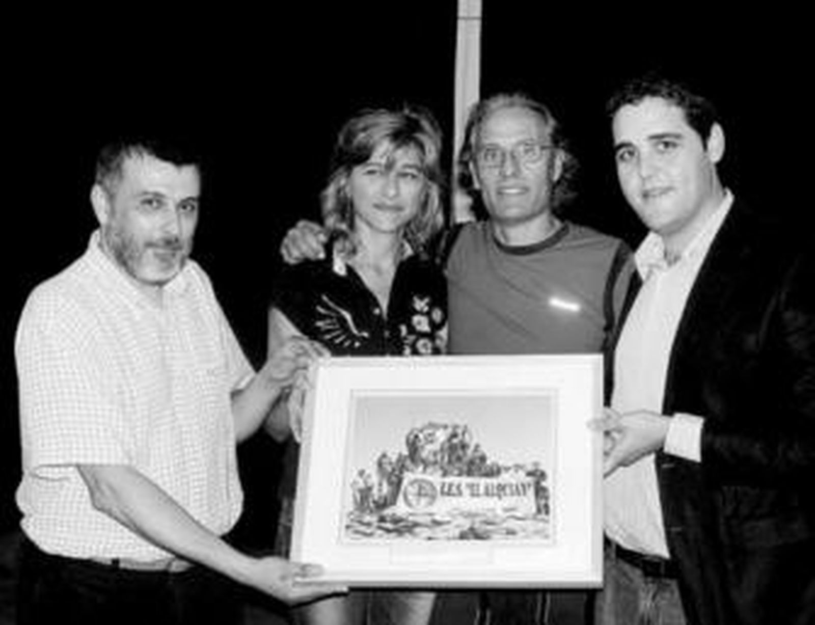 El IES El Alquián fue obsequiado con una placa de reconocimiento por su colaboración con la Escuela.