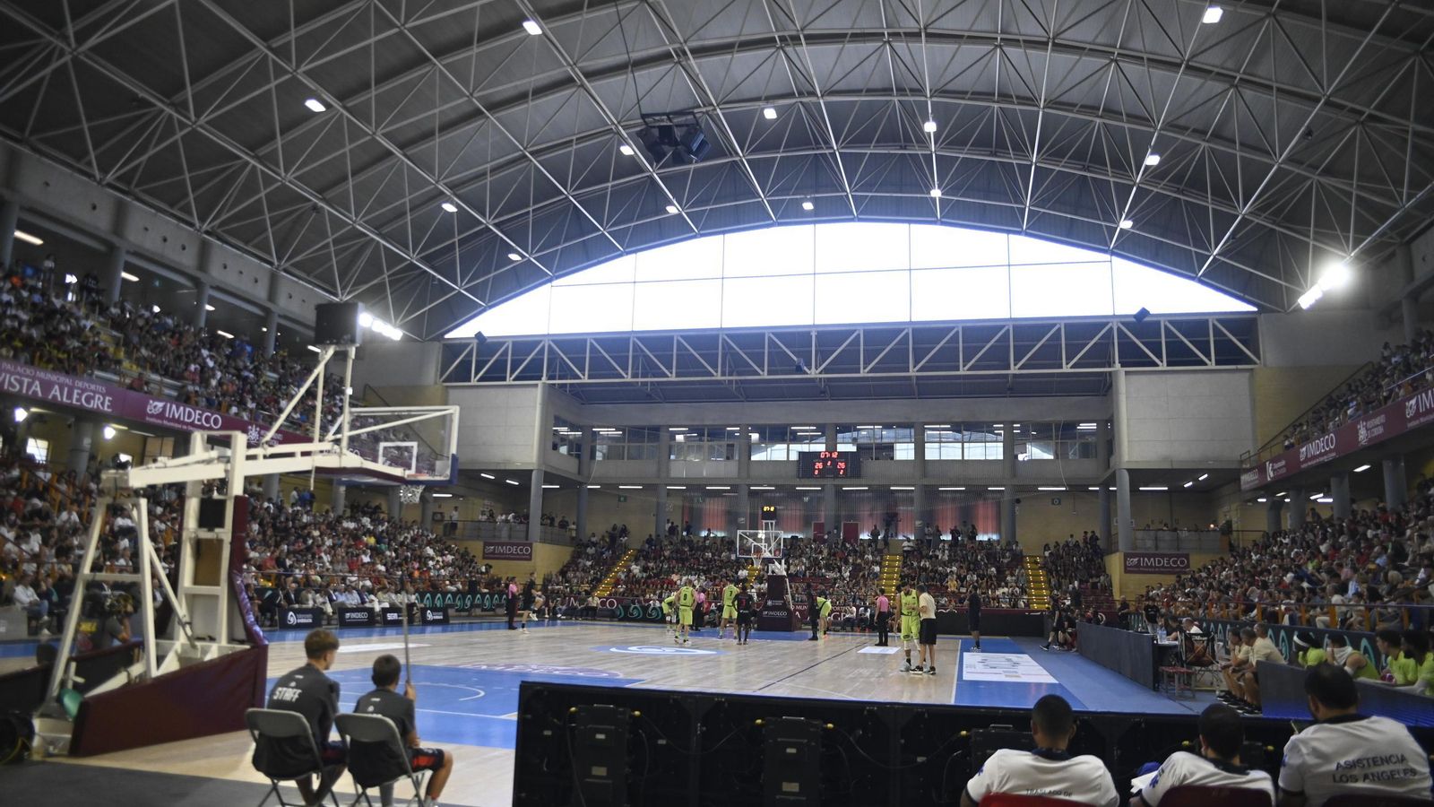 Aspecto de un Vista Alegre abarrotado de público.