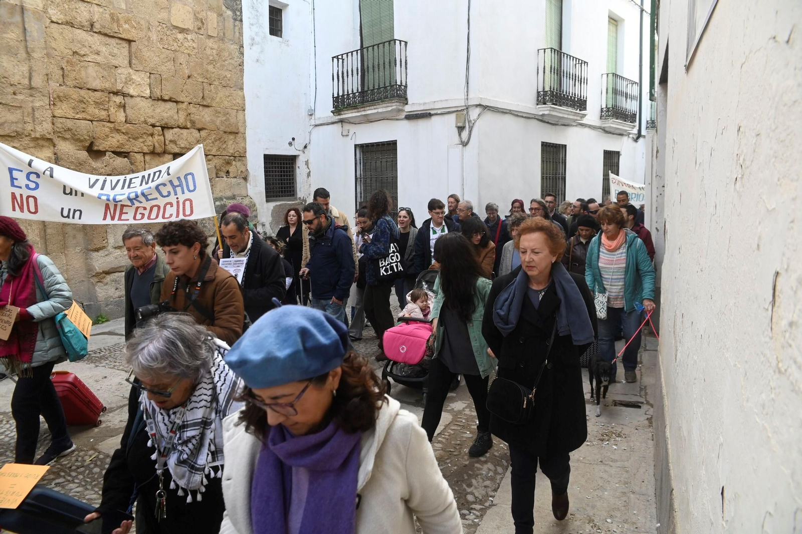 El  'free tour' reivindicativo de los vecinos del Casco Histórico de Córdoba contra el turismo masivo, en imágenes