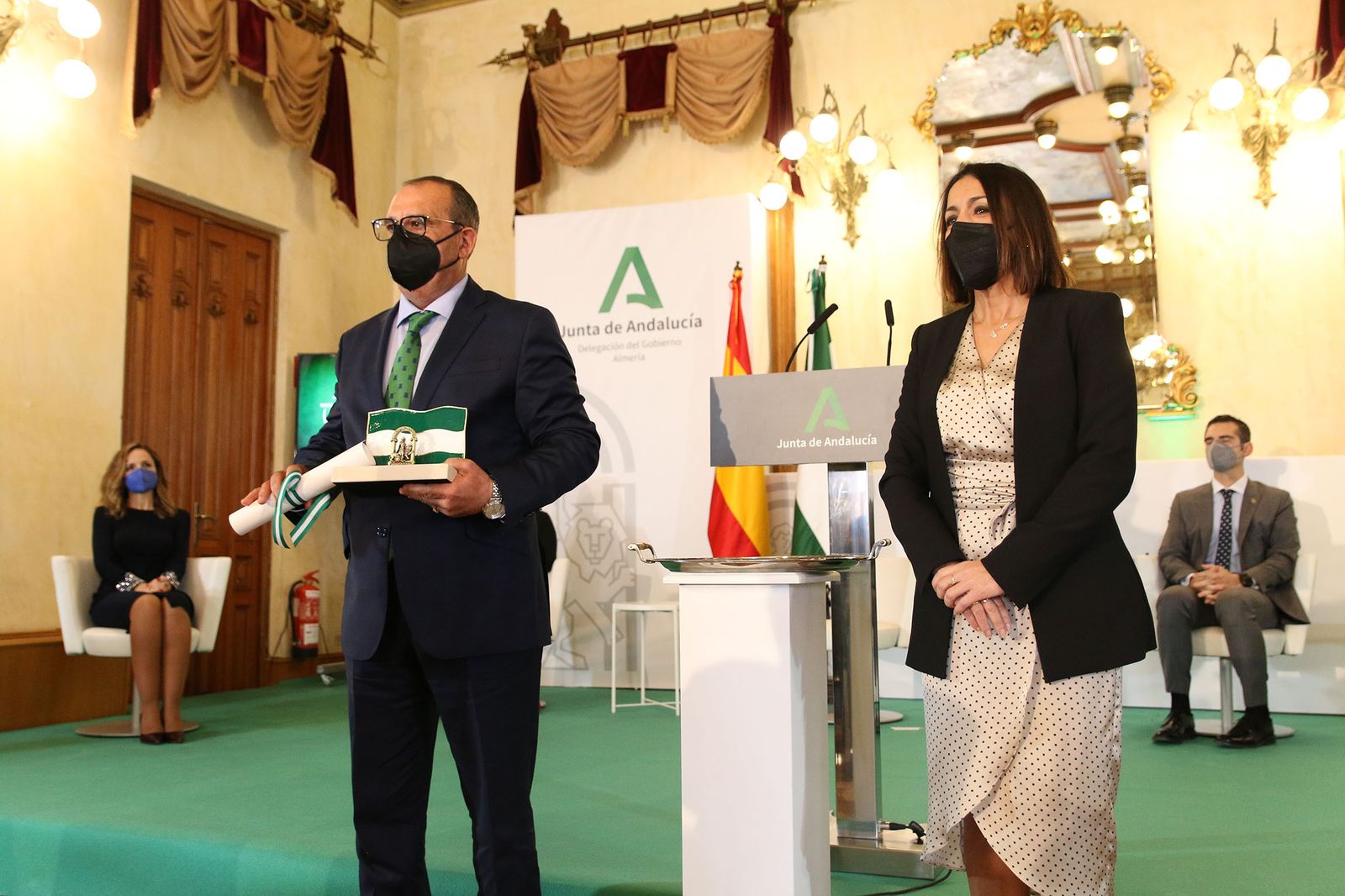 Fotogalería de la entrega de banderas por el Día de Andalucía