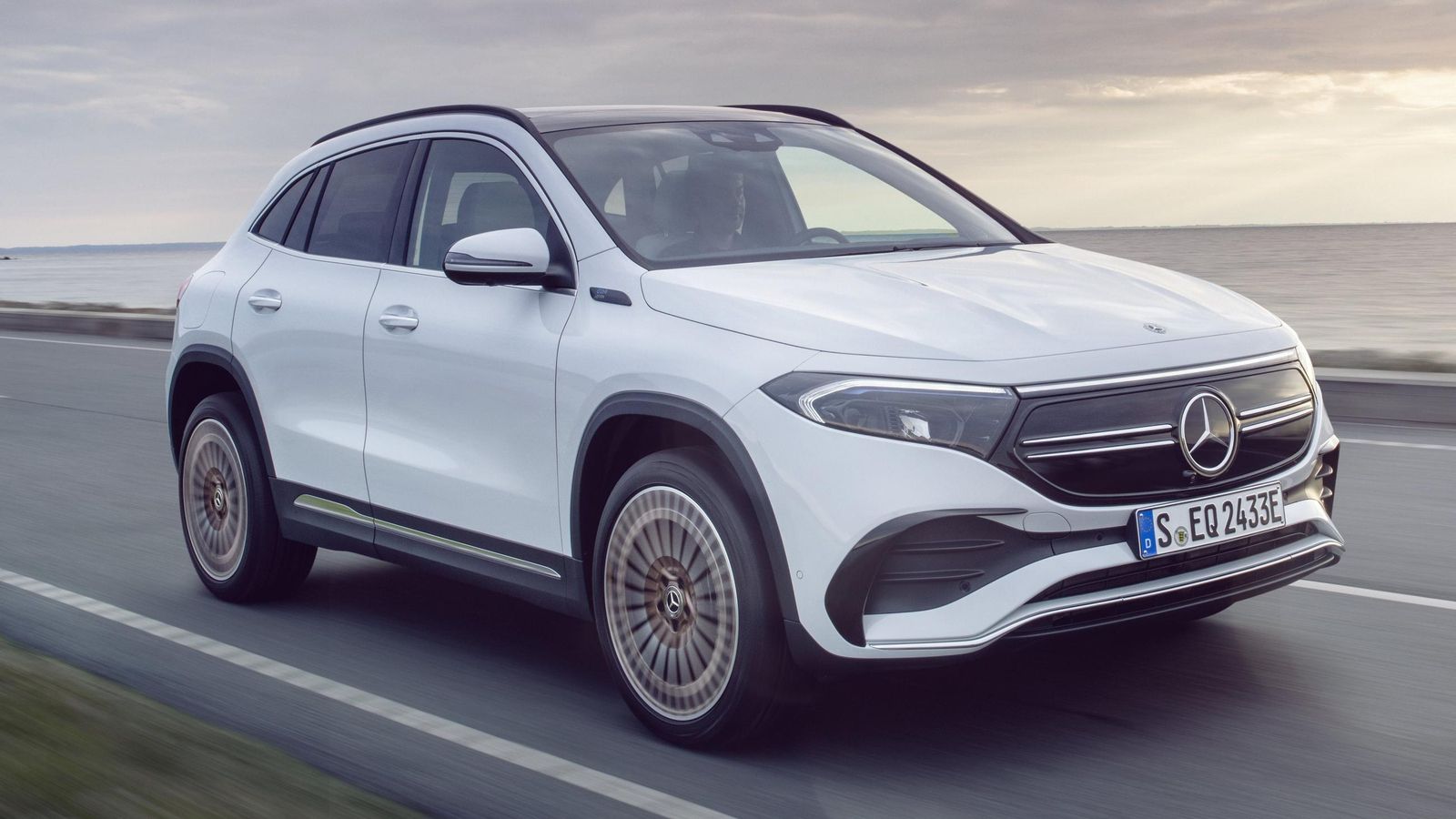 El GLC de Mercedes-Benz, con dos versiones híbridas enchufables, es el modelo más vendido con este tipo de electrificación. El GLC de Mercedes-Benz, con dos versiones híbridas enchufables, es el modelo más vendido con este tipo de electrificación.