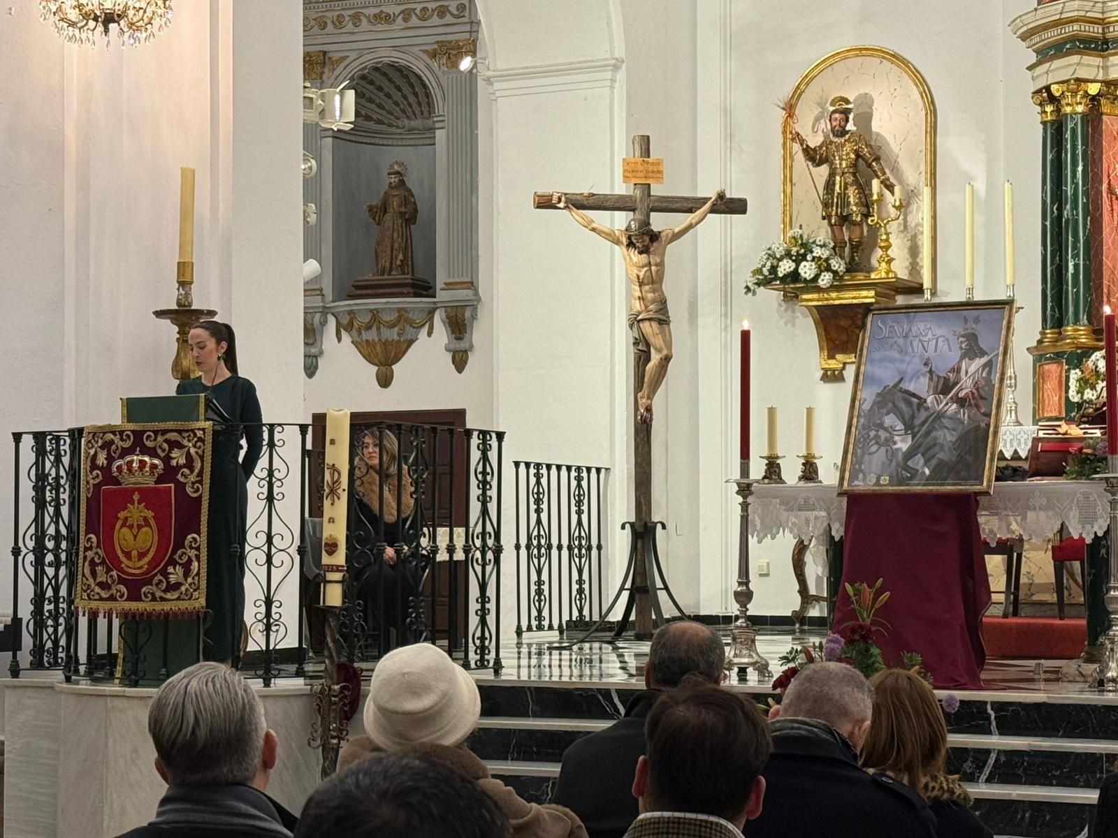 Amanda Pajares realiza la exaltación del cartel de la Semana Santa de Los Barrios.