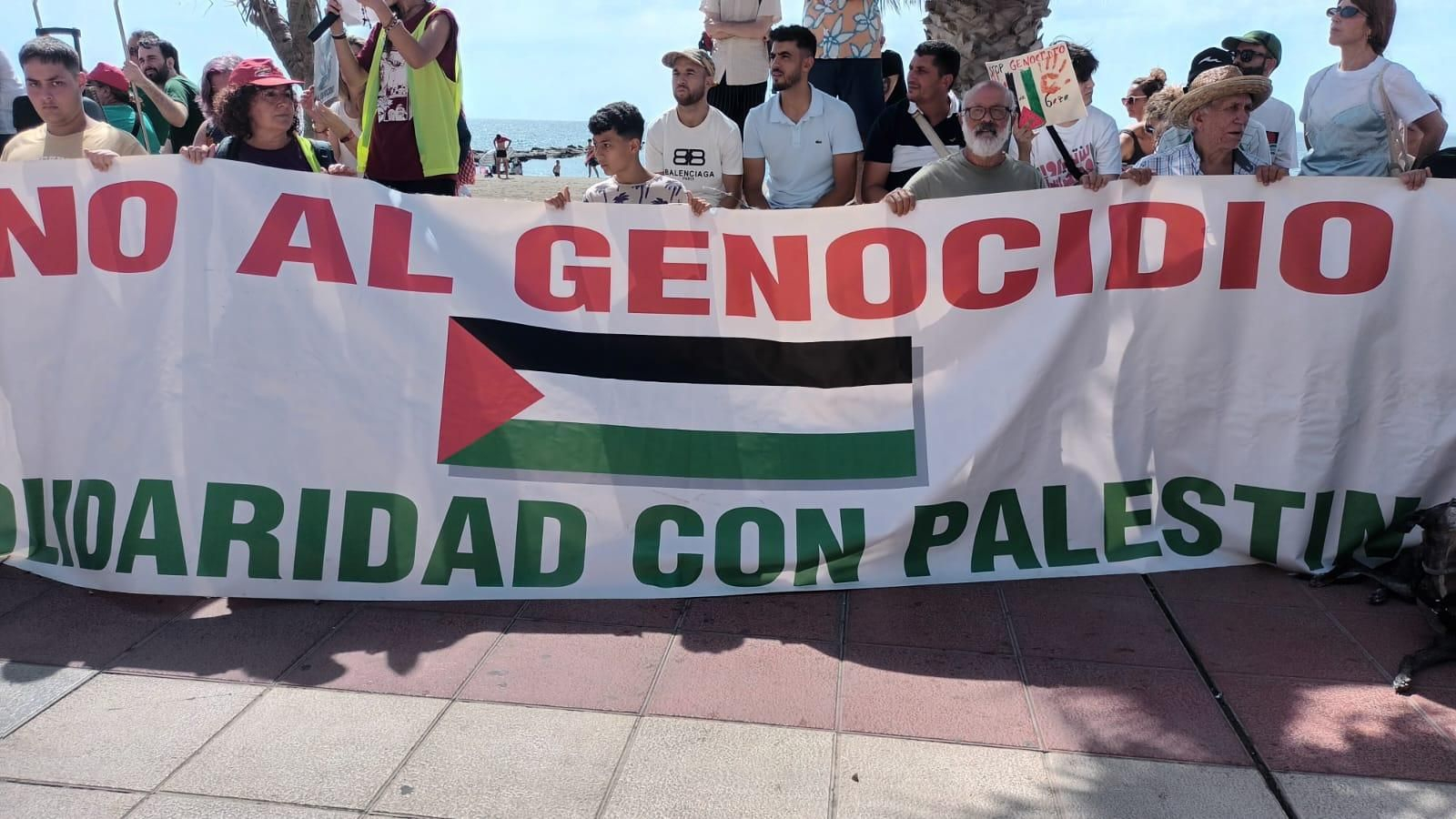 La manifestación de Almería y sus barrios contra el genocidio en Palestina, en imágenes
