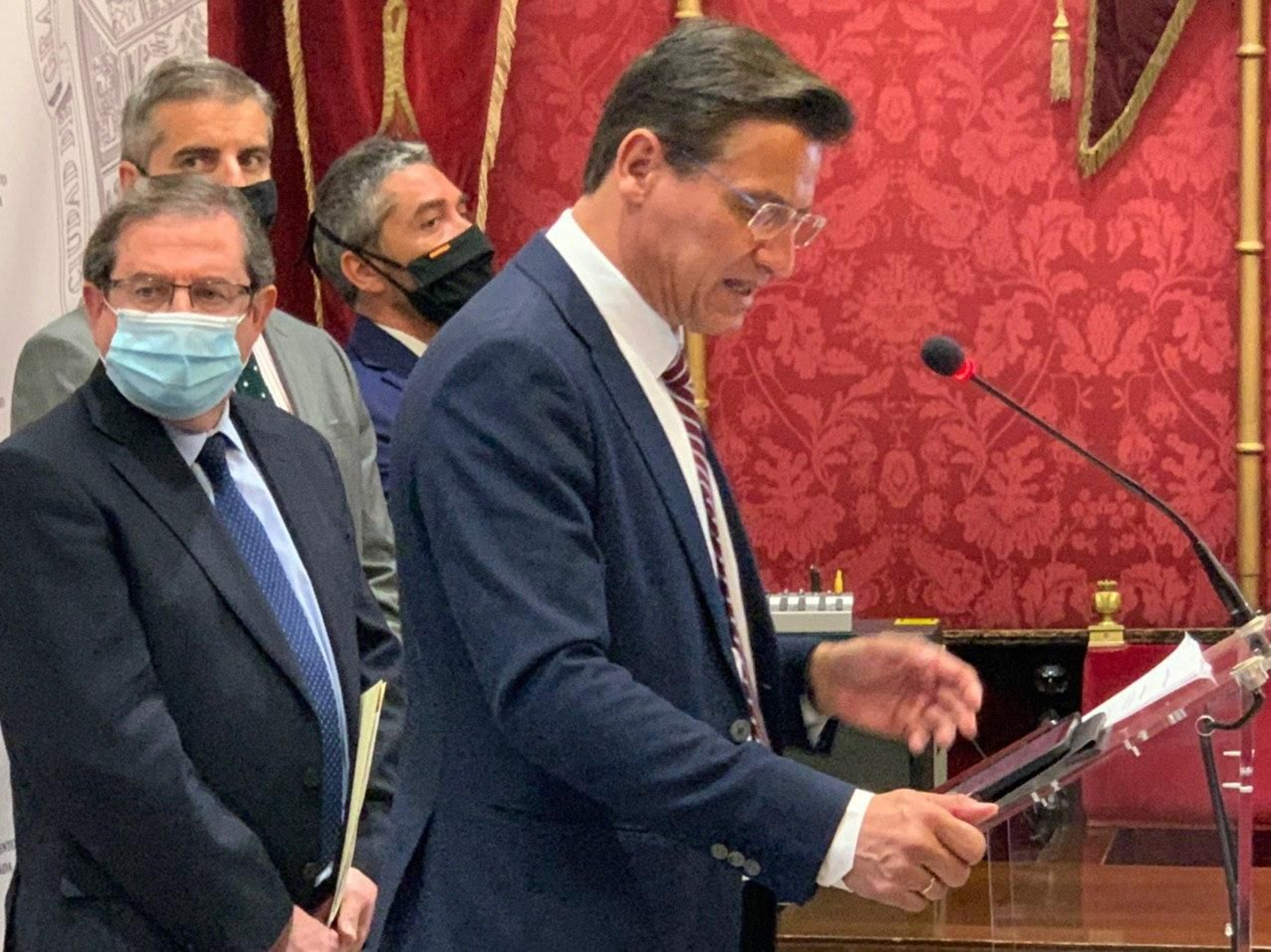 Luis Salvador cumple un año en la Alcaldía de Granada con Sebastián Pérez fuera de la foto