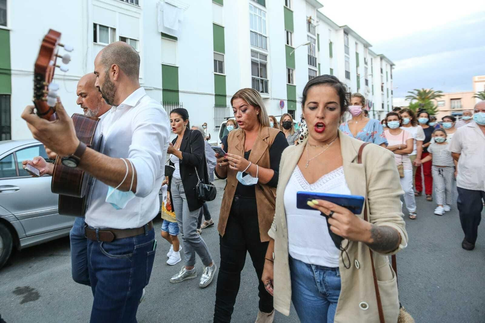 Primera salida de una imagen cofrade por las calles de Chiclana desde el inicio de la pandemia.