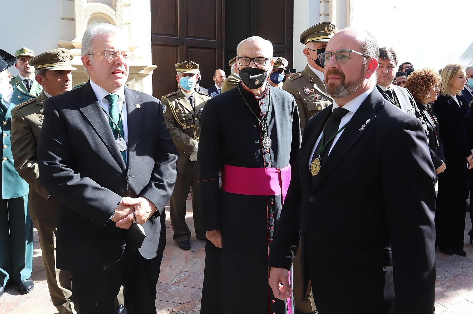 La Legión acompaña al Cristo de la Vera+Cruz en su procesión por Huelva, en imágenes
