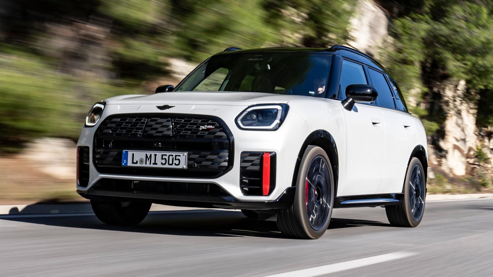 El Mini Countryman SE All4 es un familiar con mucho genio: explosivo por la potencia de que dispone y lleno de carácter por la puesta a punto de su chasis.