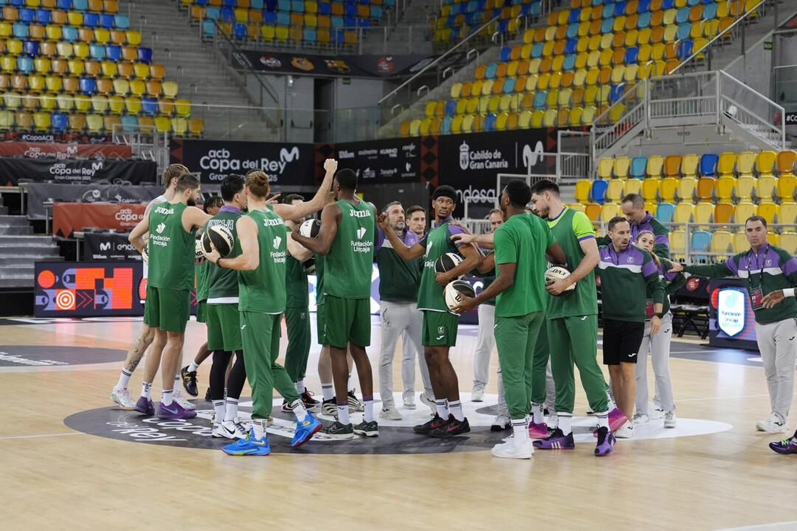 El Unicaja prueba el Gran Canaria Arena