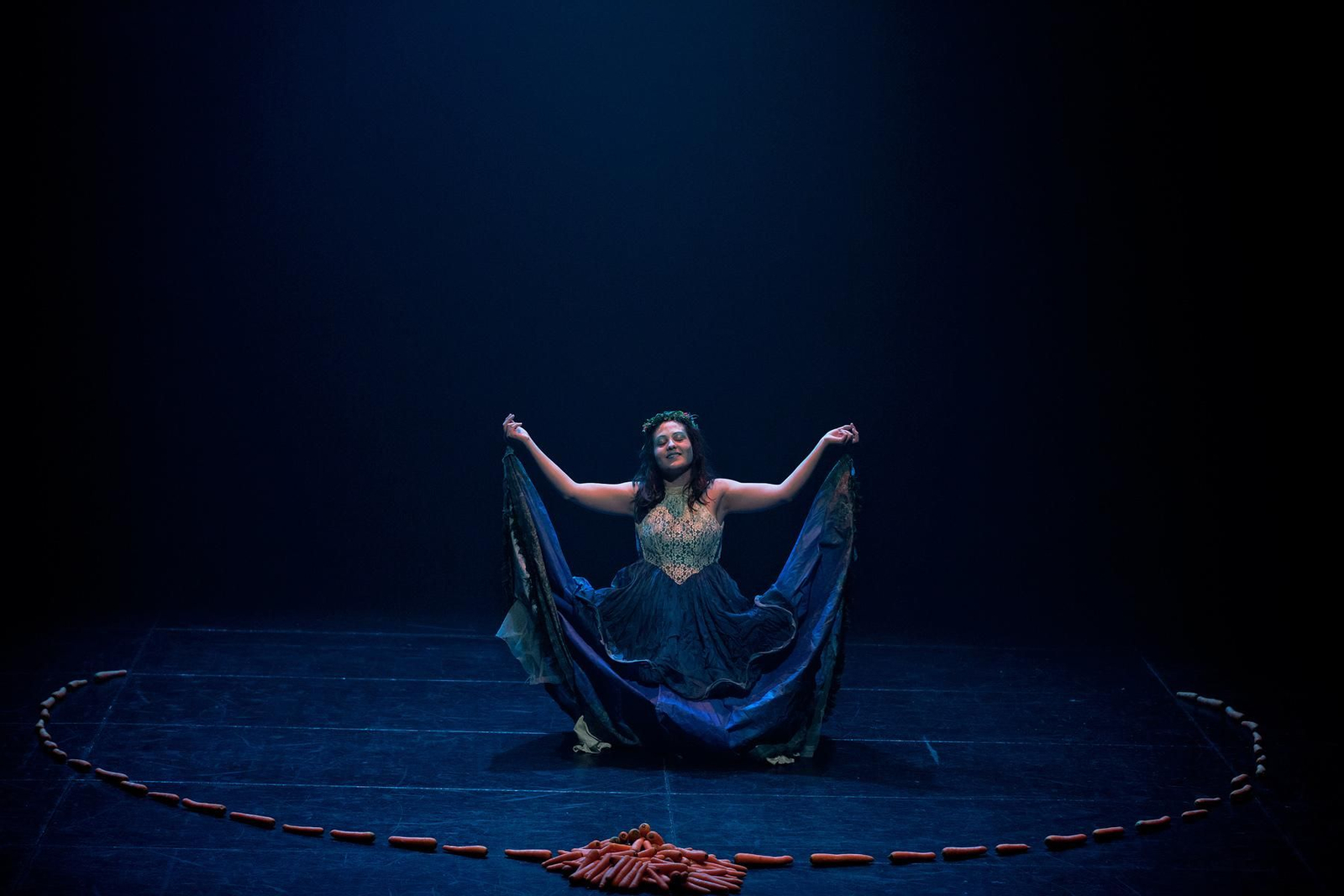 Una imagen de Ofelia en su círculo de zanahorias.