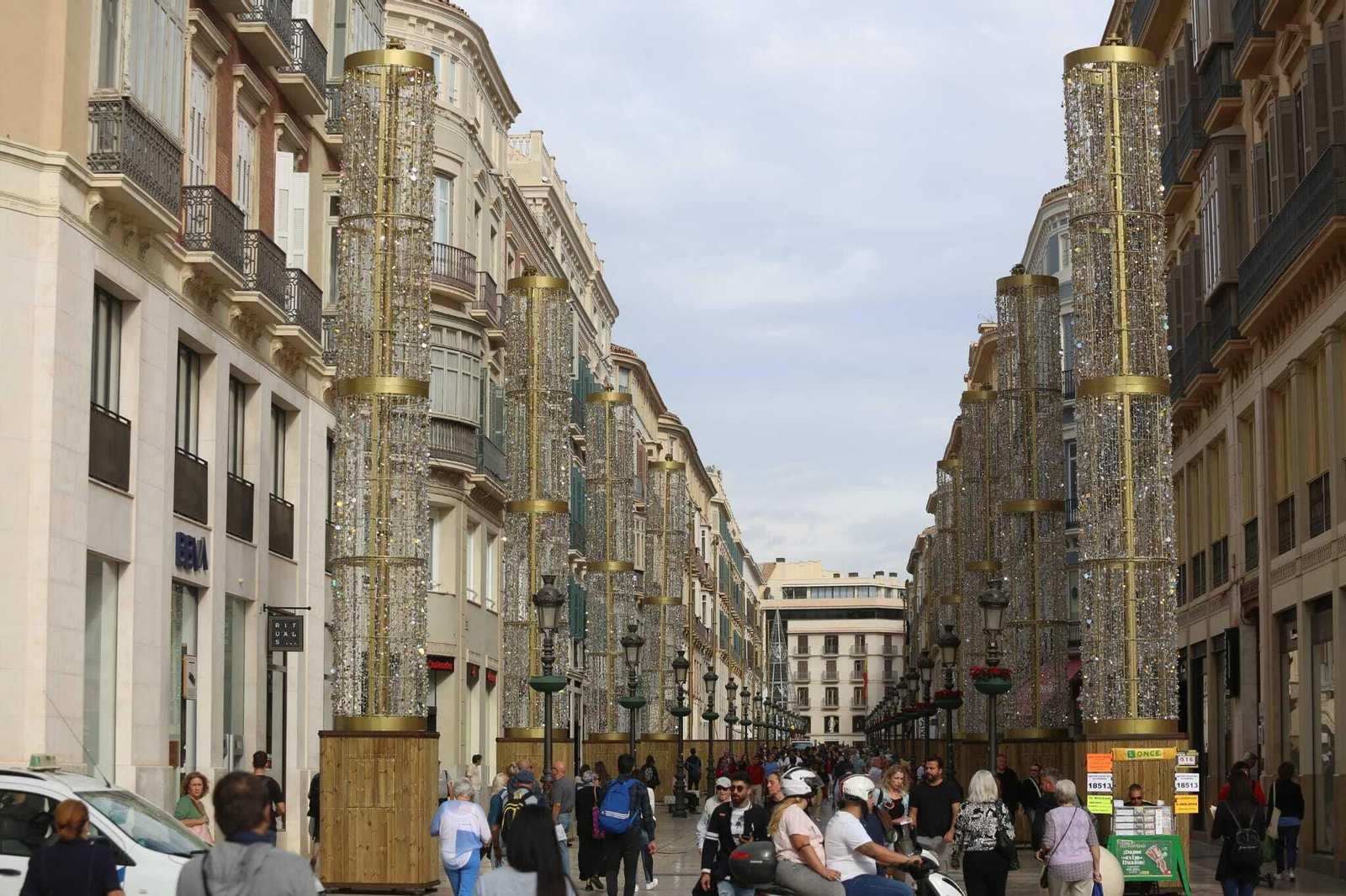 Las primeras fotos de la instalación de las nuevas luces de Navidad en Málaga Las primeras fotos de la instalación de las nuevas luces de Navidad en Málaga