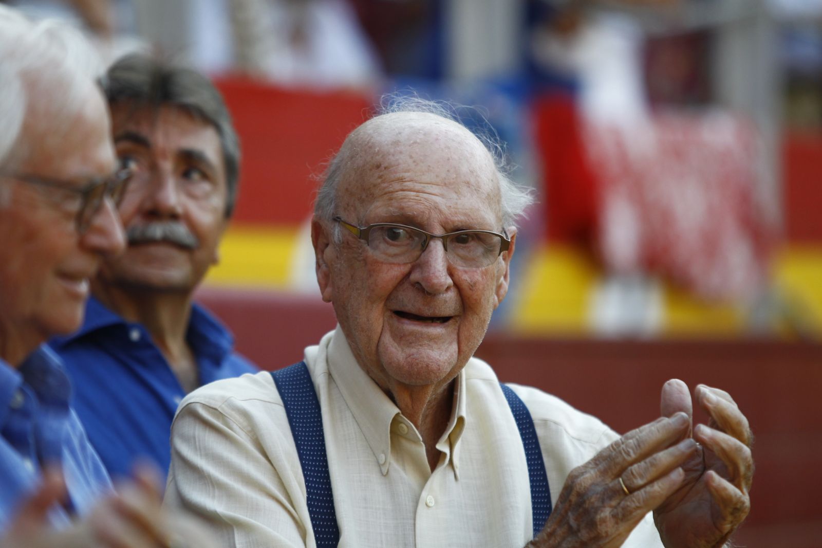 Imágenes del 'ambiente' en la corrida de toros de la Feria de Almería, con los diestros Morante de la Puebla, El Juli y Tomás Rufo