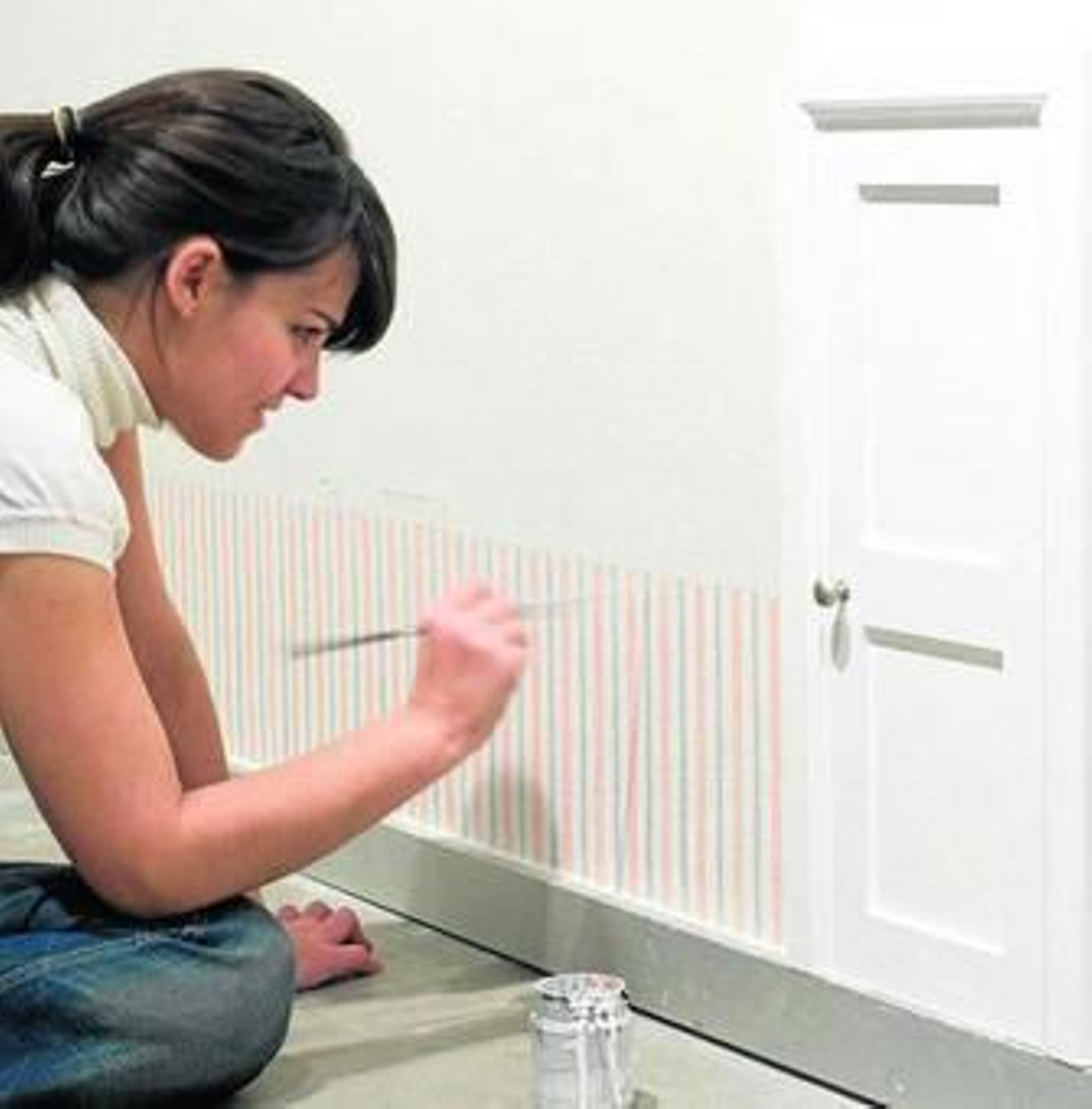 Gloria Marín (Alcalá de Guadaíra, 1980), trabajando en su estudio de la Ronda de Capuchinos.