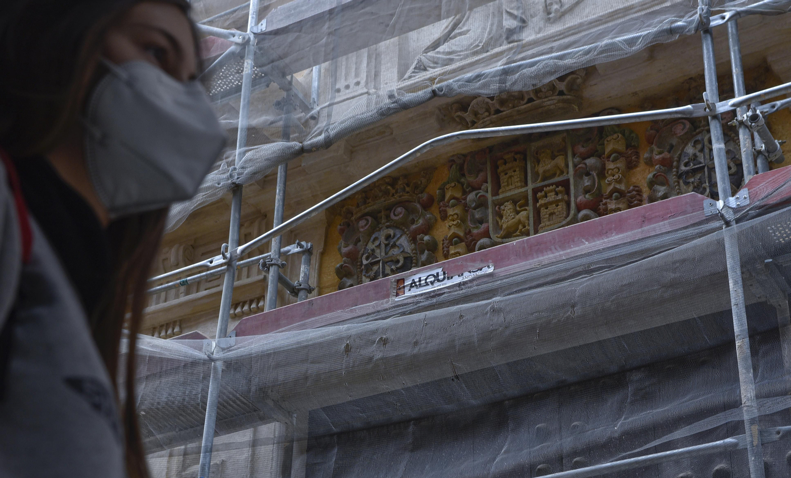 Las bellas policromías rescatadas en la fachada de Madre de Dios.
