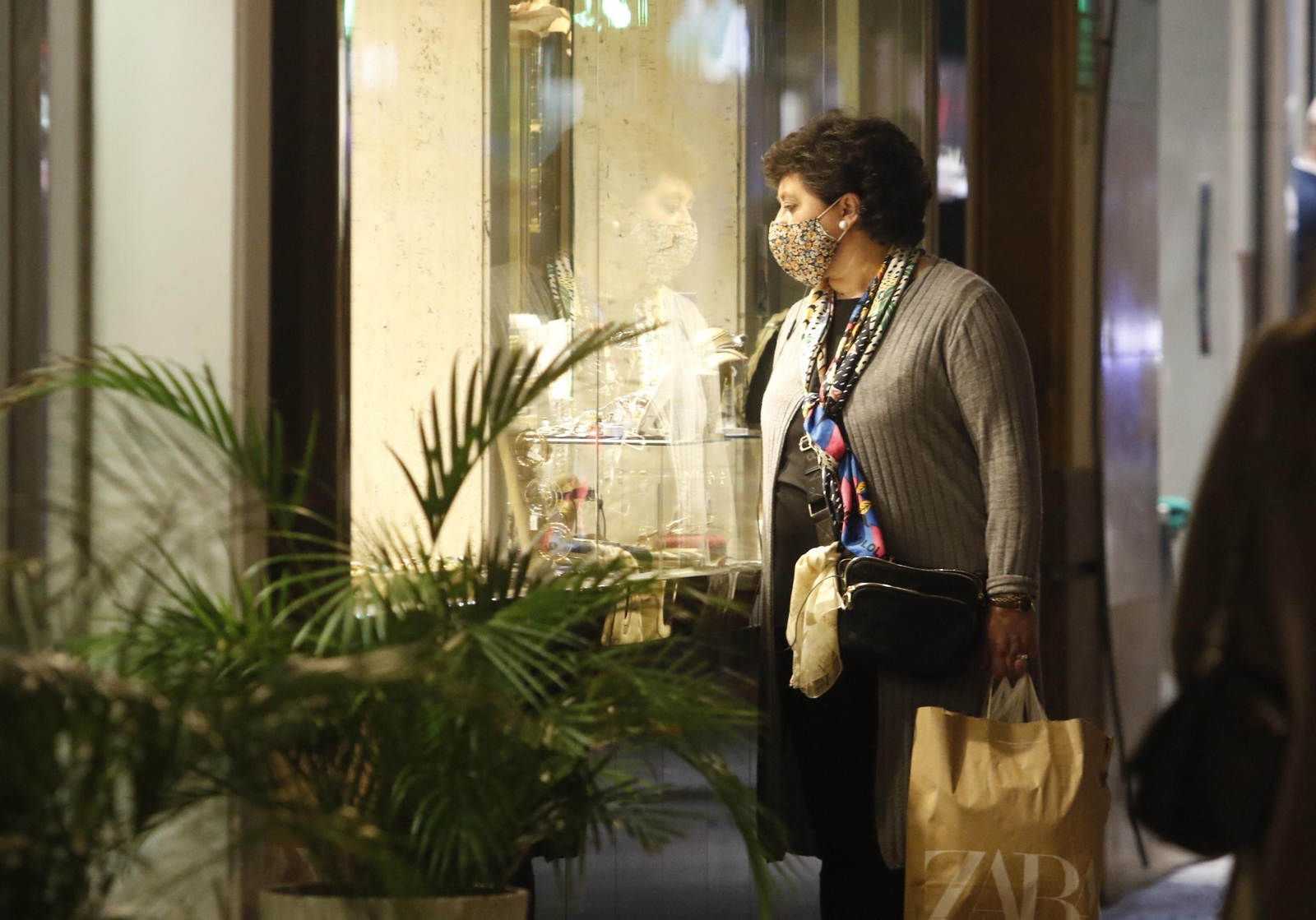 Coronavirus en Córdoba: Las fotografías de la última tarde de compras en el centro de Córdoba