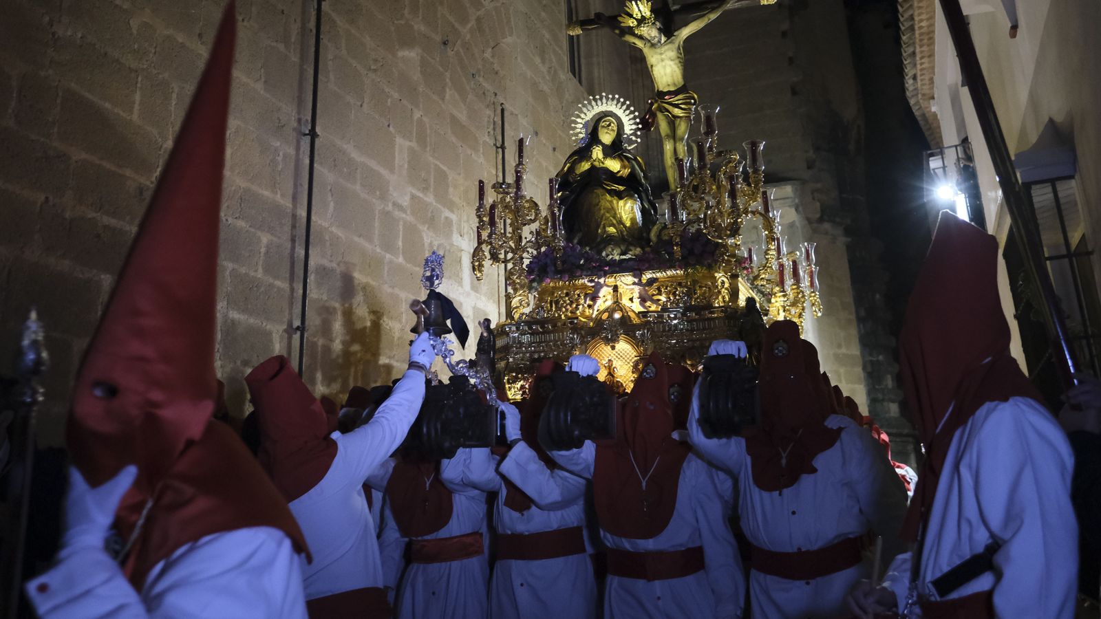 Cristo de la Sangre durante su salida.