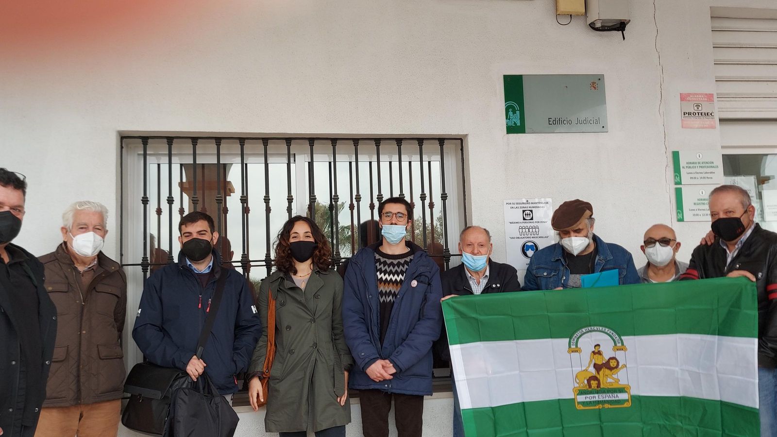 La familia Ruiz, en el juzgado de San Roque, tras la anulación del juicio.