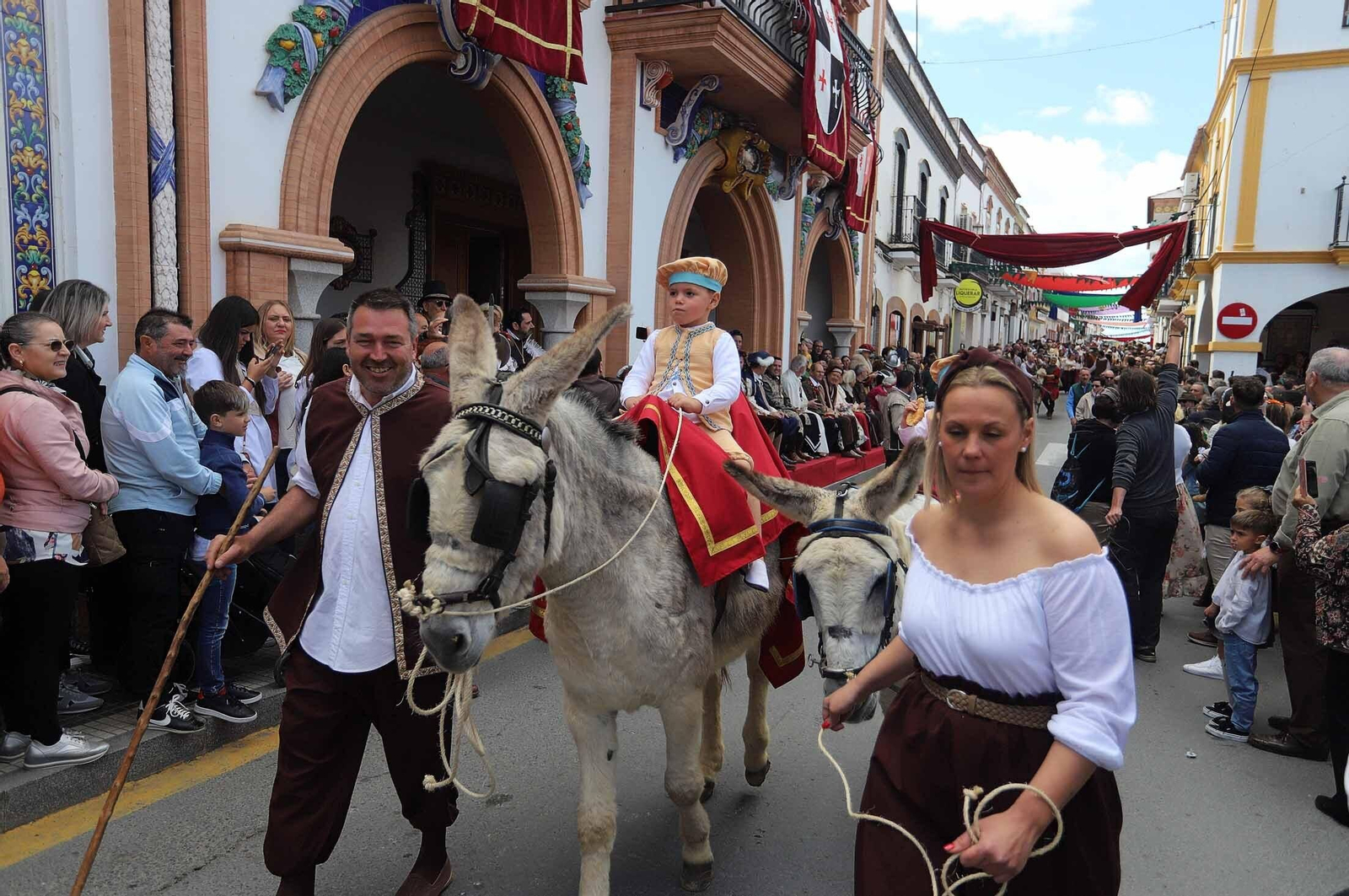 Imágenes del gran ambiente en la Feria Medieval de Palos de la Frontera, Huelva