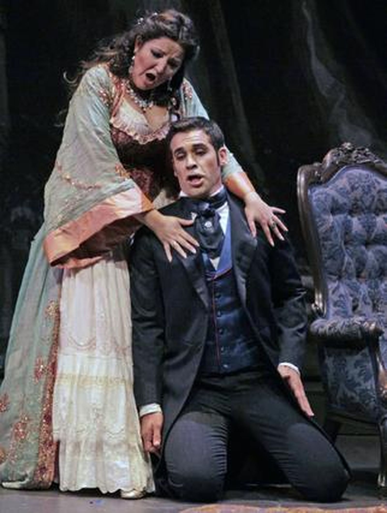 Una imagen del ensayo general de 'La Traviata' en el Teatro de la Maestranza. / Antonio Pizarro

Foto: Antonio Pizarro