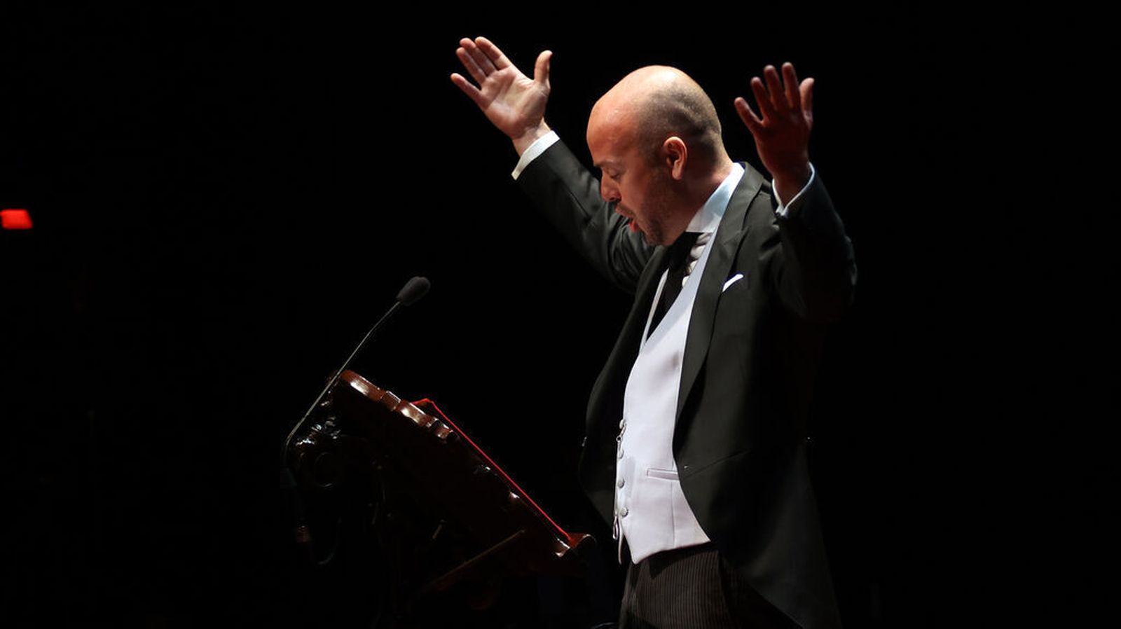 Pablo Baena Rodríguez en un momento de su pregón ofrecido este domingo en el Teatro Villamarta.
