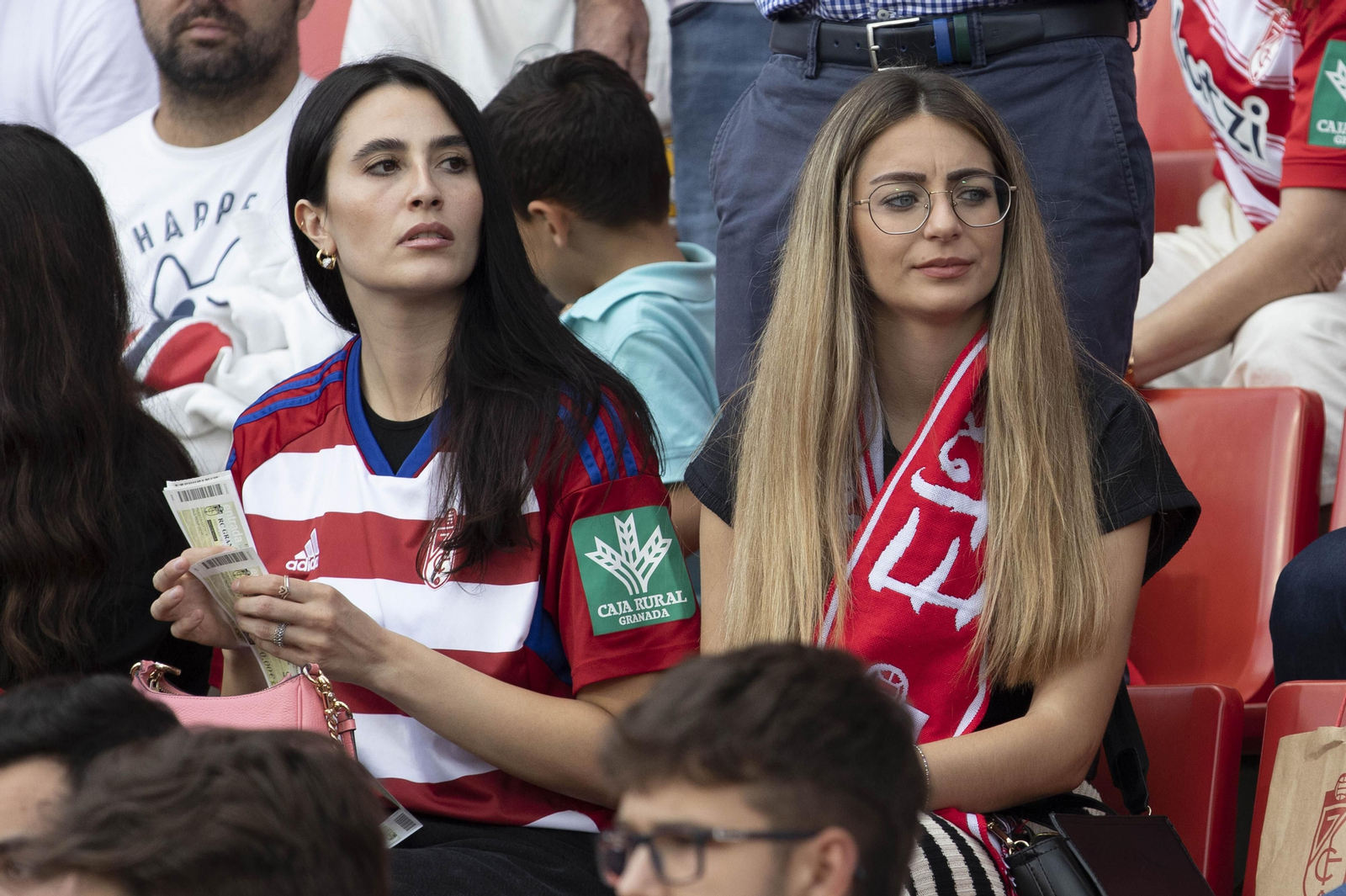 Encuéntrate en la grada en el Recreativo Granada - Real Avilés