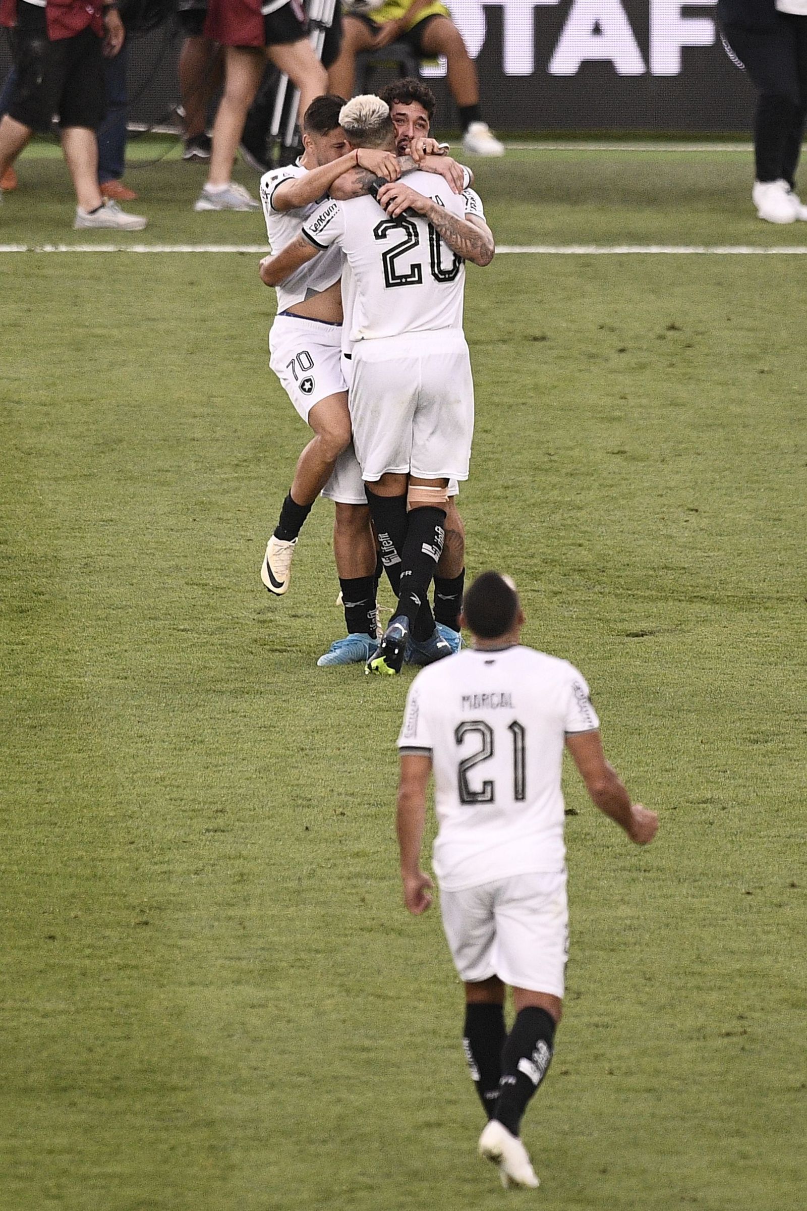 Las fotos de una final de la Libertadores histórica; Botafogo, campeón con 10, ante Atlético Mineiro