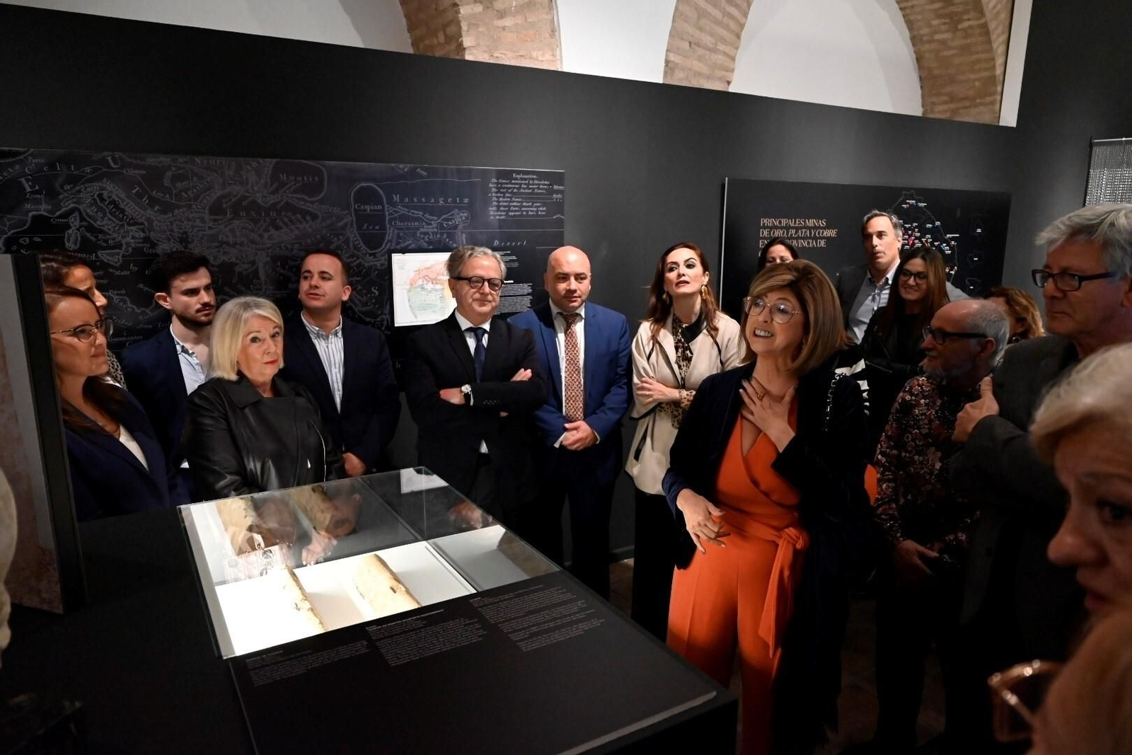 La exposición 'Todo lo que brilla' que recorre la joyería de Córdoba, en imágenes