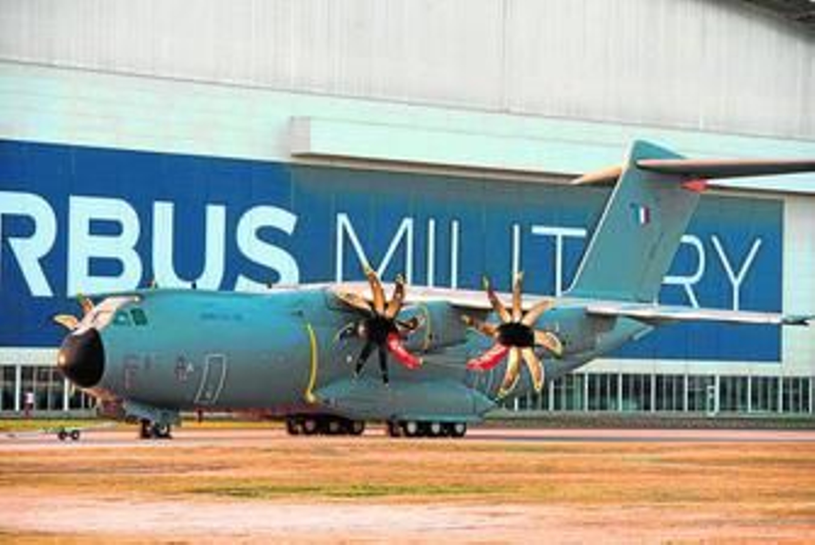Imagen del primer avión militar A400M fabricado para Francia.