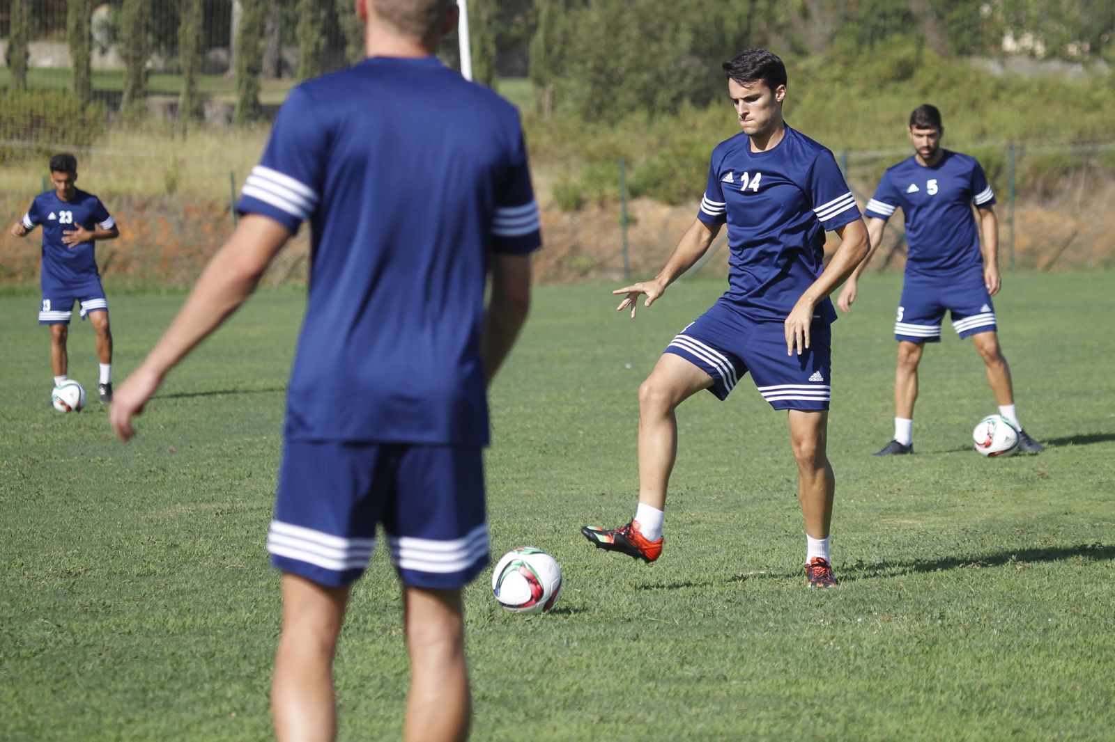 Álex Santelices, durante un entrenamiento en San Roque Club.