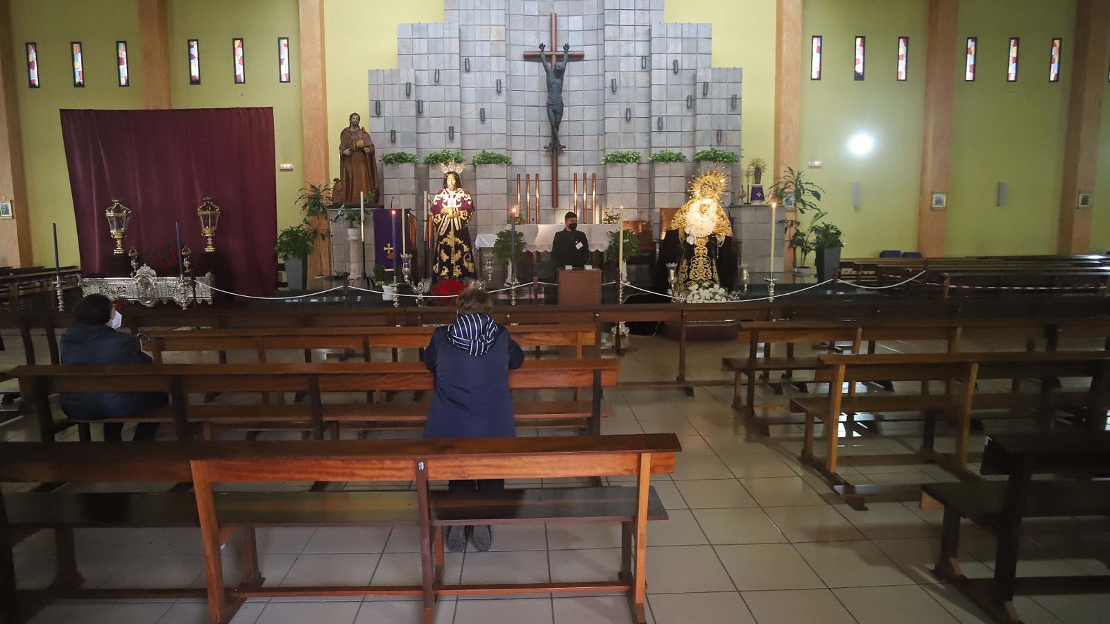 Solemne veneración de fieles al Medinaceli de La Línea