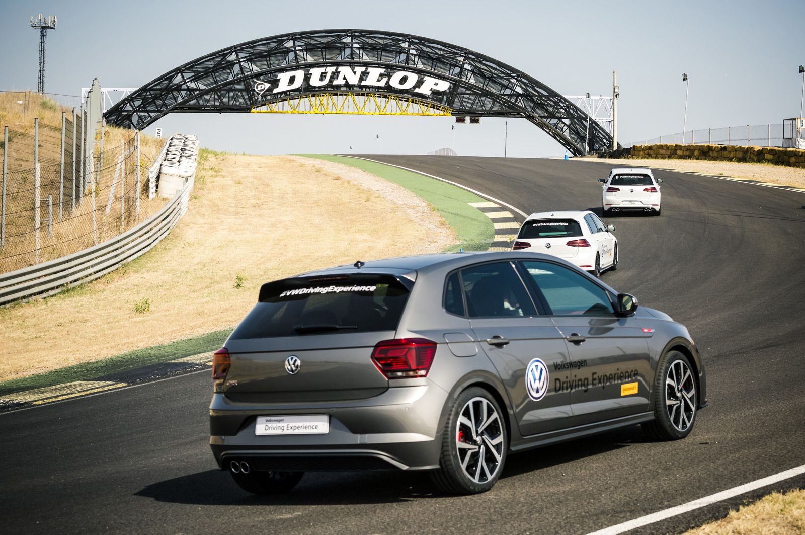 Durante estos cursos de conducción se aprende a trazar en las curvas.