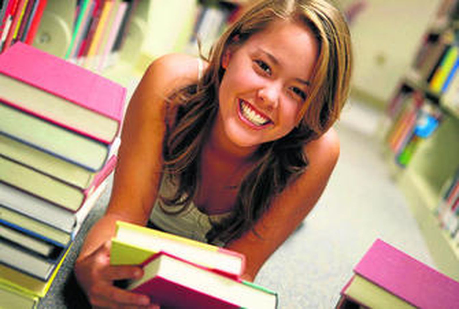 El programa de becas está destinado a jóvenes andaluces con estudios universitarios.